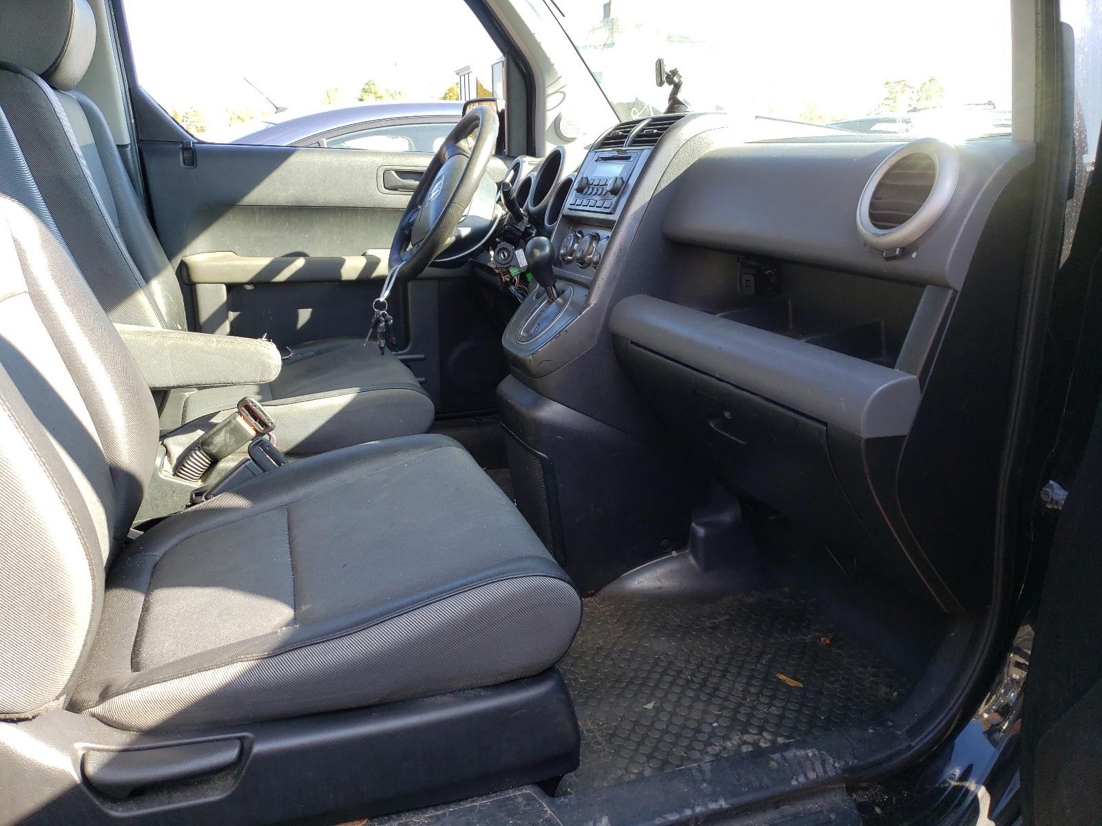 Photo 5 from auction – 2003 HONDA ELEMENT EX with VIN 5J6YH28533L018268