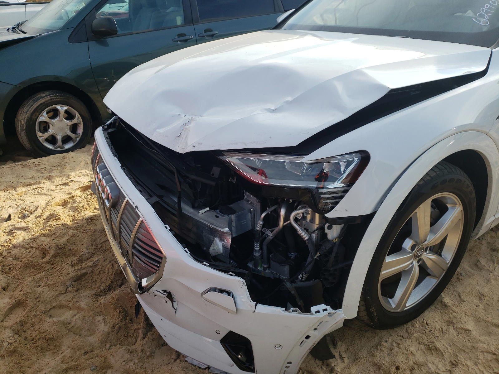 Photo 9 from auction – 2019 AUDI E-TRON PRE with VIN WA1LAAGE4KB009514