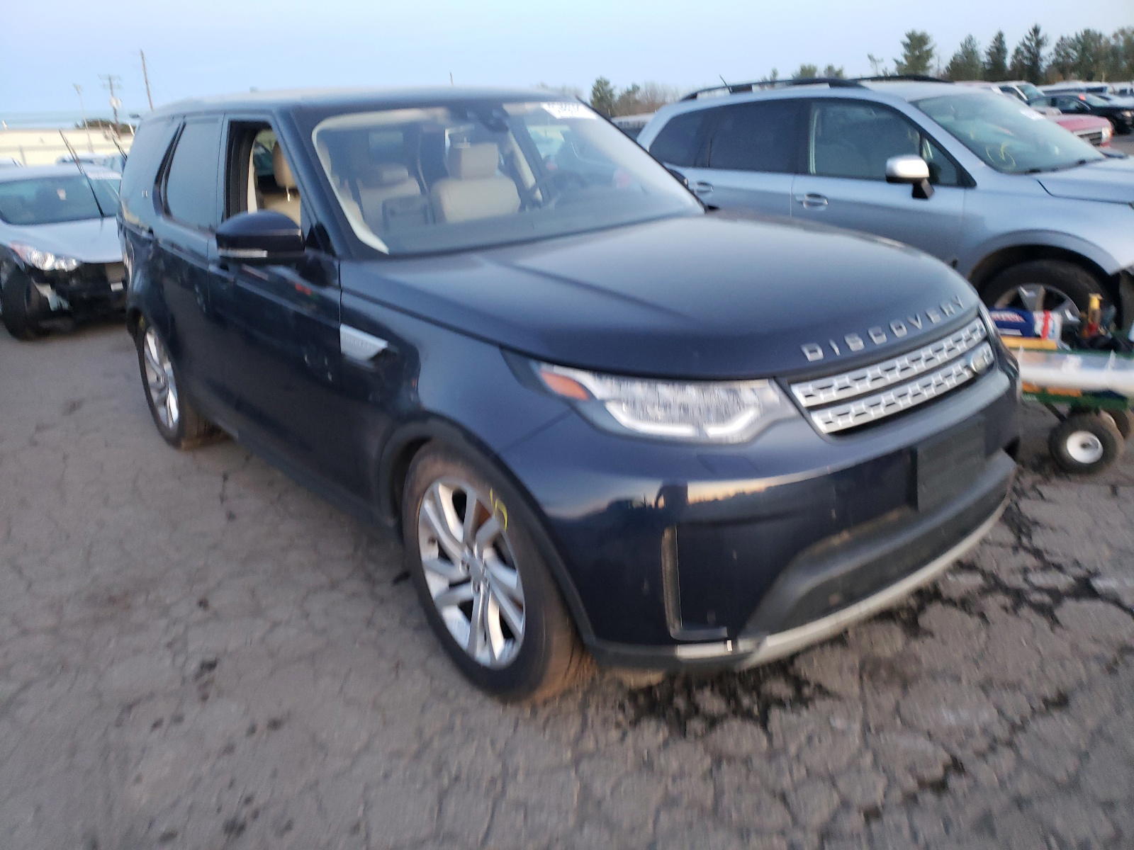LAND ROVER DISCOVERY 2017 with VIN SALRRBBV5HA010989 - Photo from auction