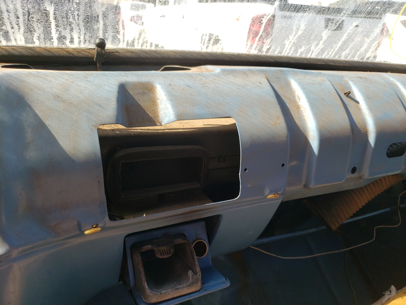 Photo 9 from auction – 1984 CHEVROLET C/K1500 with VIN 1GCDC14H6EF317736