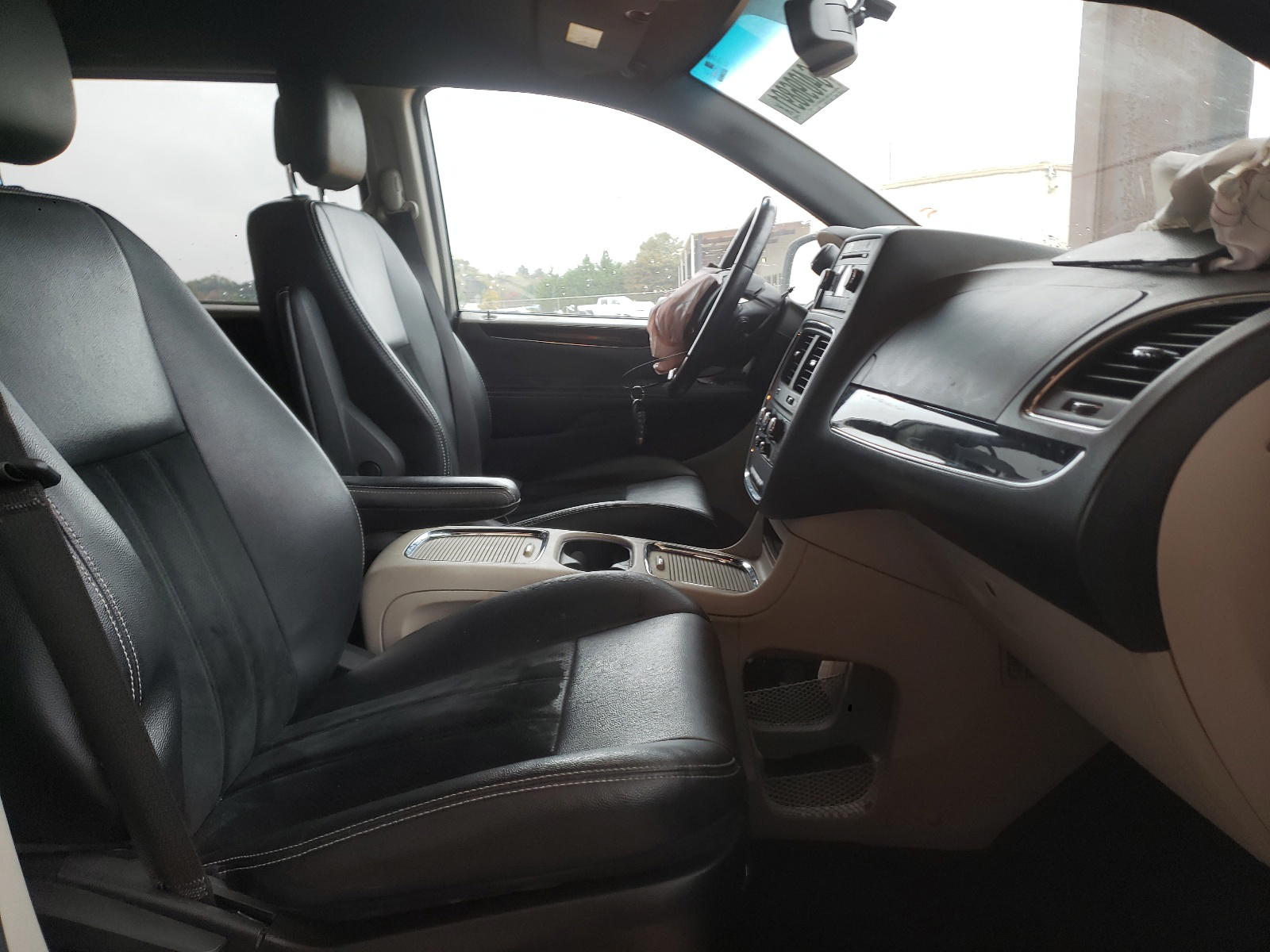 Photo 5 from auction – 2017 DODGE GRAND CARA with VIN 2C4RDGCG8HR649253