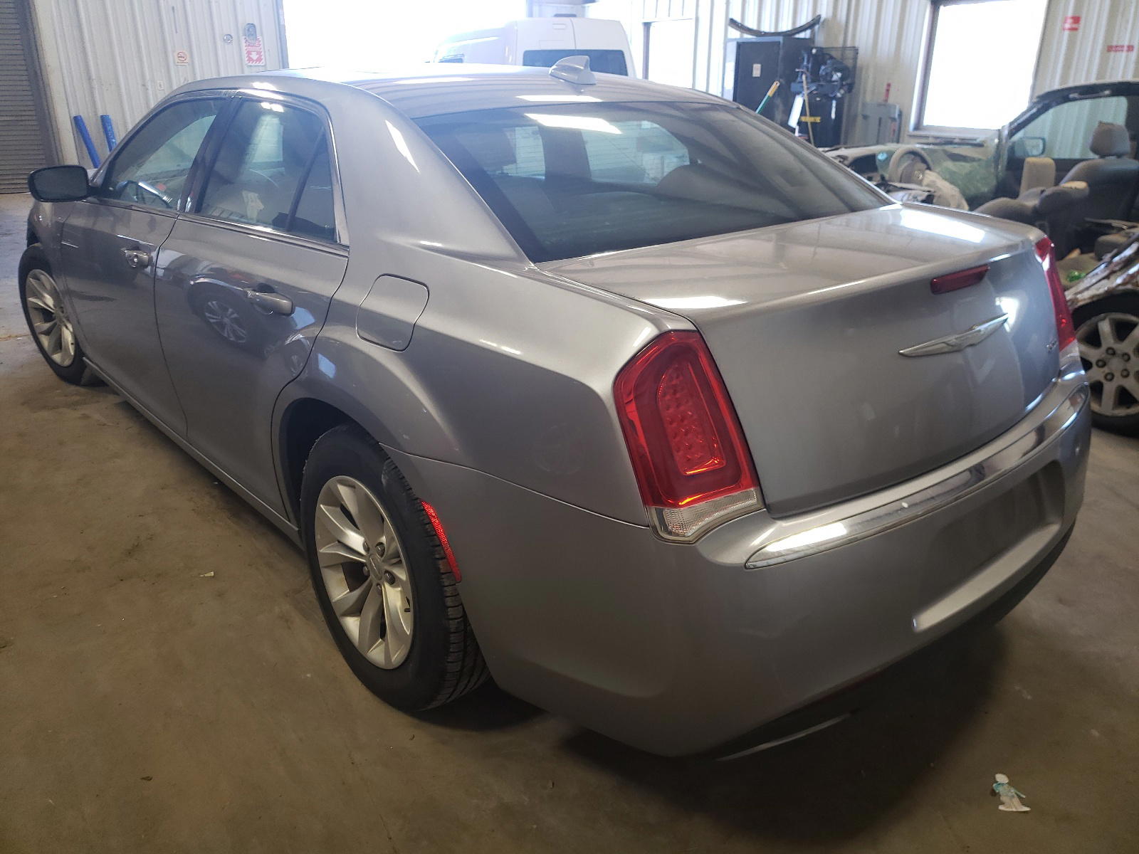 Photo 3 from auction – 2015 CHRYSLER 300 with VIN 2C3CCAAG7FH796504