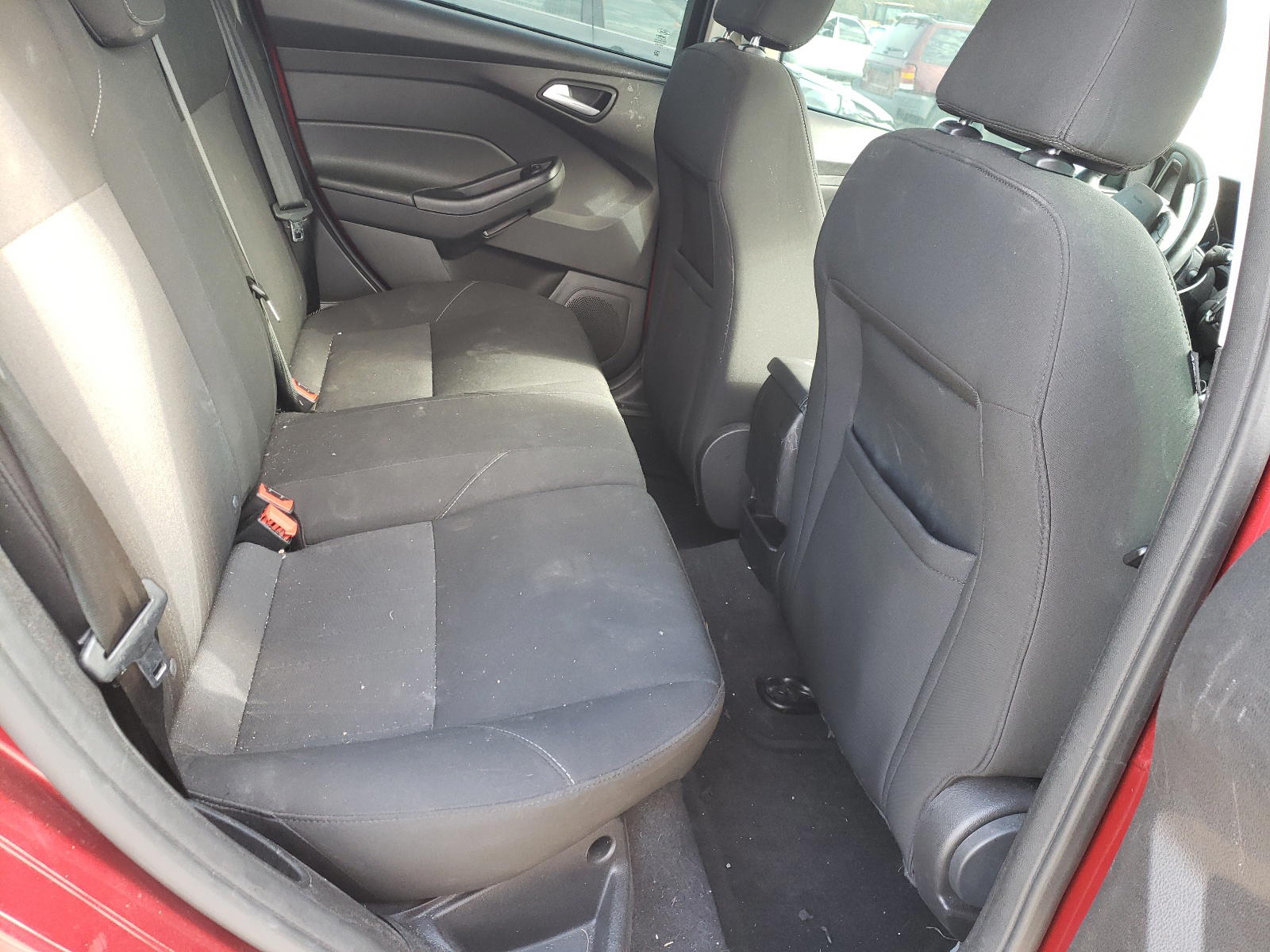 Photo 6 from auction – 2015 FORD FOCUS SE with VIN 1FADP3K2XFL306777