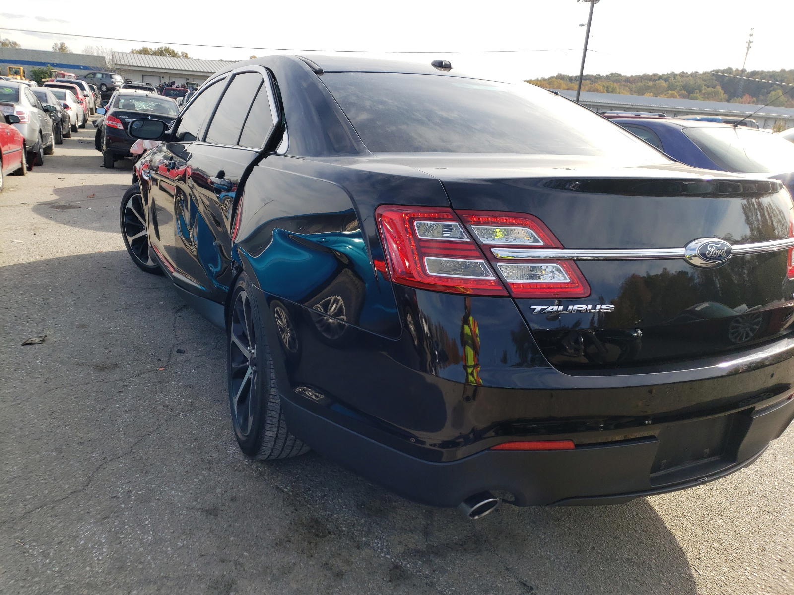Photo 3 from auction – 2016 FORD TAURUS SEL with VIN 1FAHP2E88GG153581