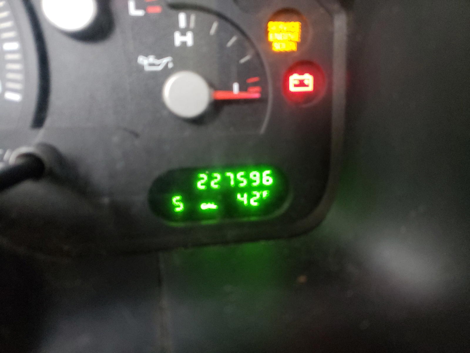 Photo 8 from auction – 2004 FORD EXPLORER X with VIN 1FMZU63K04ZB02410