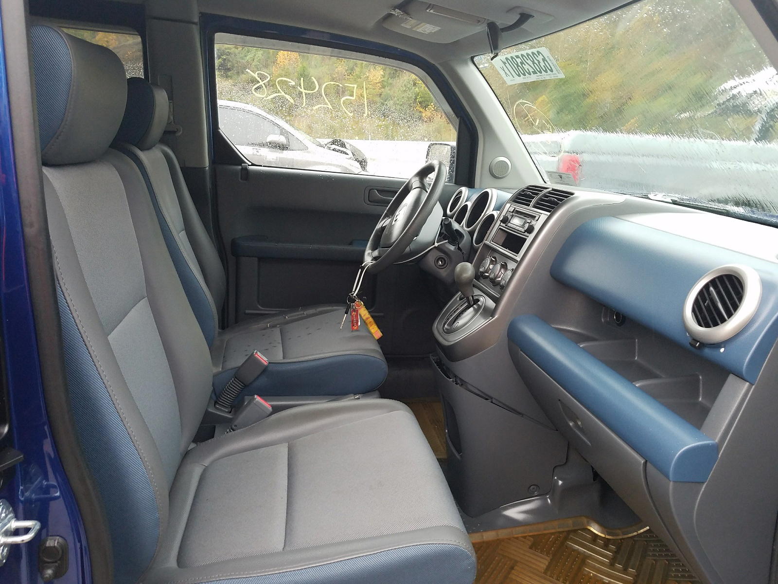 Photo 5 from auction – 2004 HONDA ELEMENT LX with VIN 5J6YH18324L009359