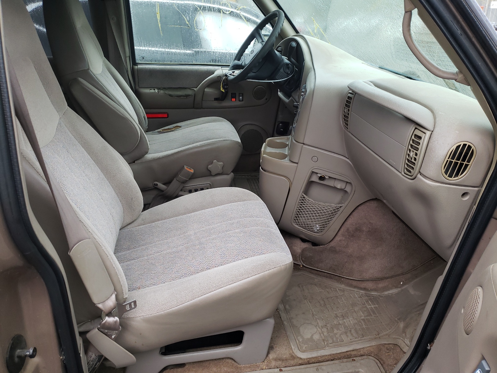 Photo 5 from auction – 2001 CHEVROLET ASTRO with VIN 1GNEL19W31B129986