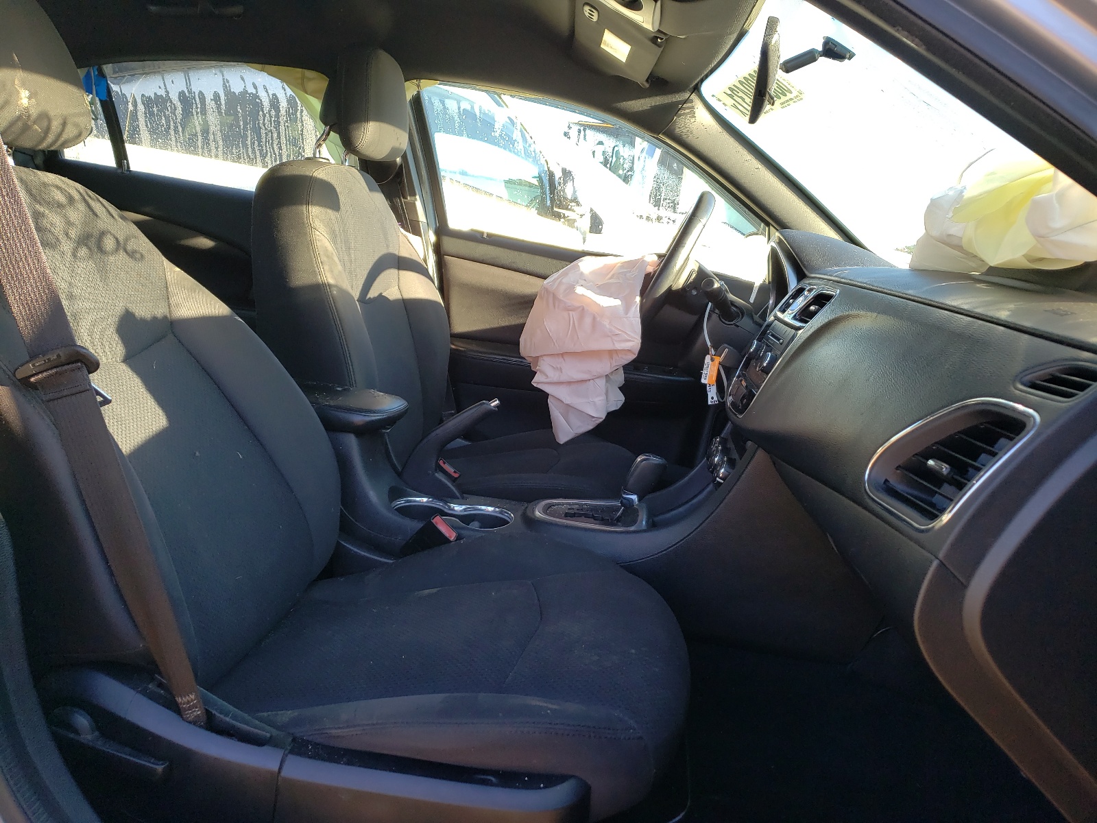 Photo 5 from auction – 2014 CHRYSLER 200 TOURIN with VIN 1C3CCBBG7EN105806