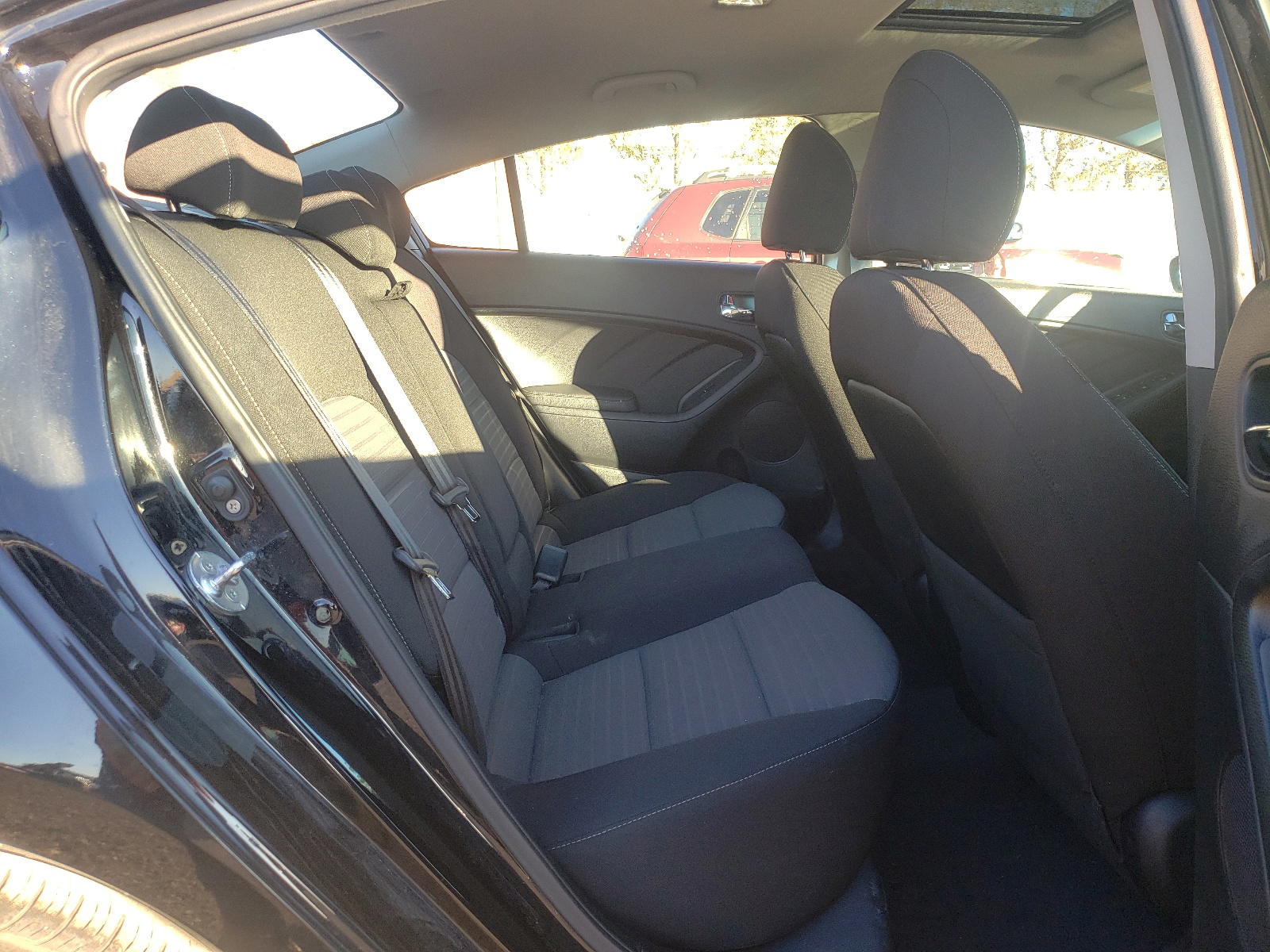 Photo 6 from auction – 2017 KIA FORTE EX with VIN 3KPFL4A84HE069662