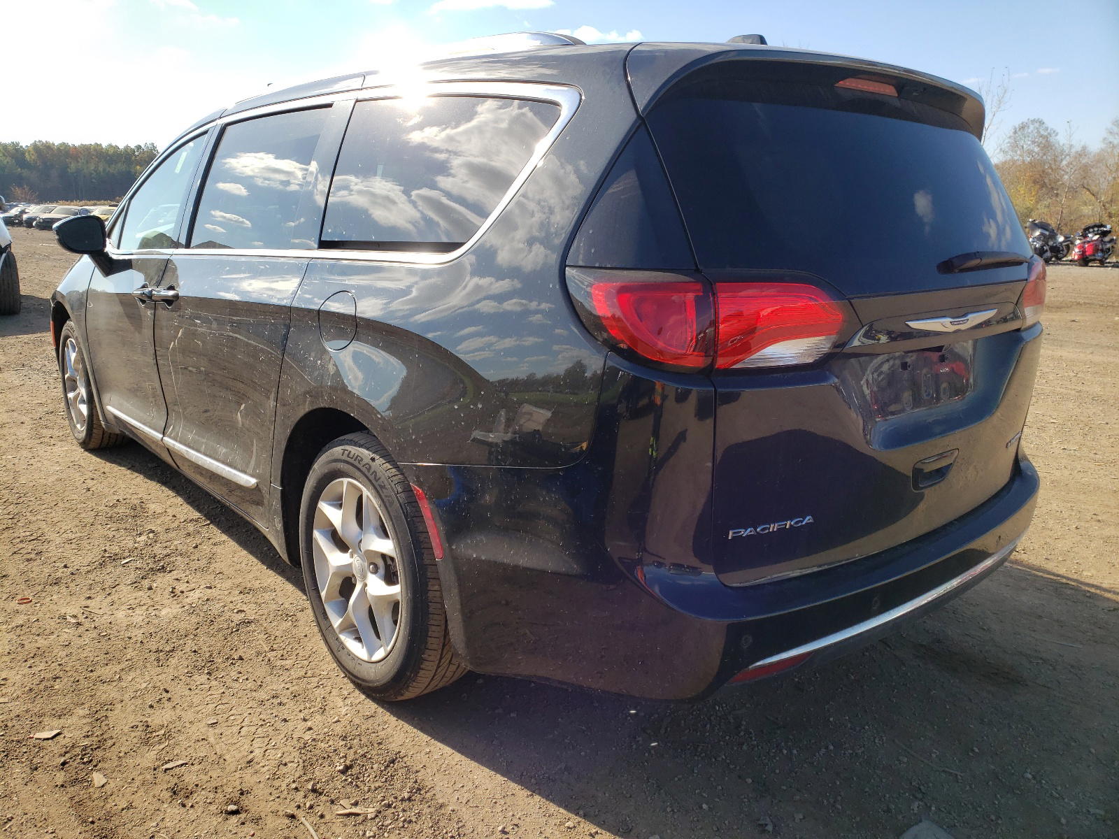 Photo 3 from auction – 2020 CHRYSLER PACIFICA L with VIN 2C4RC1GG0LR137893