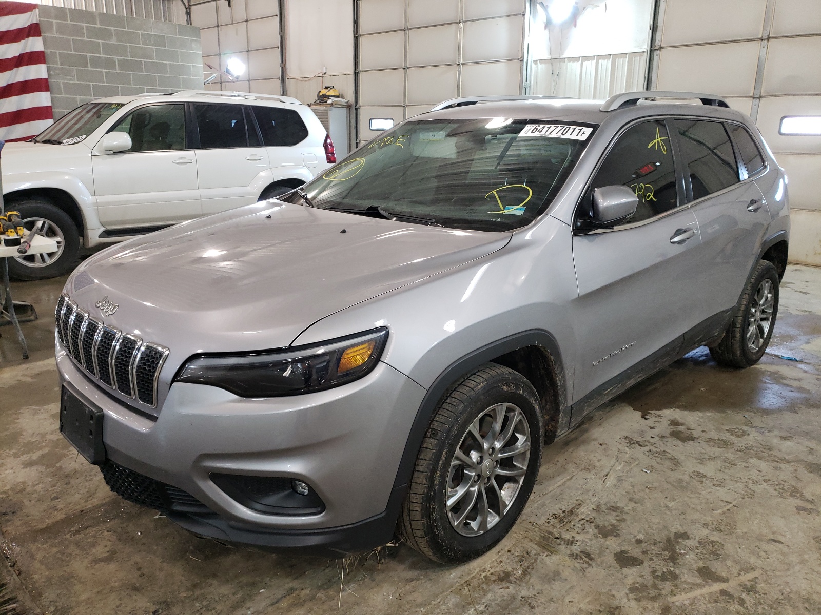 Photo 2 from auction – 2019 JEEP CHEROKEE L with VIN 1C4PJLLB9KD318690