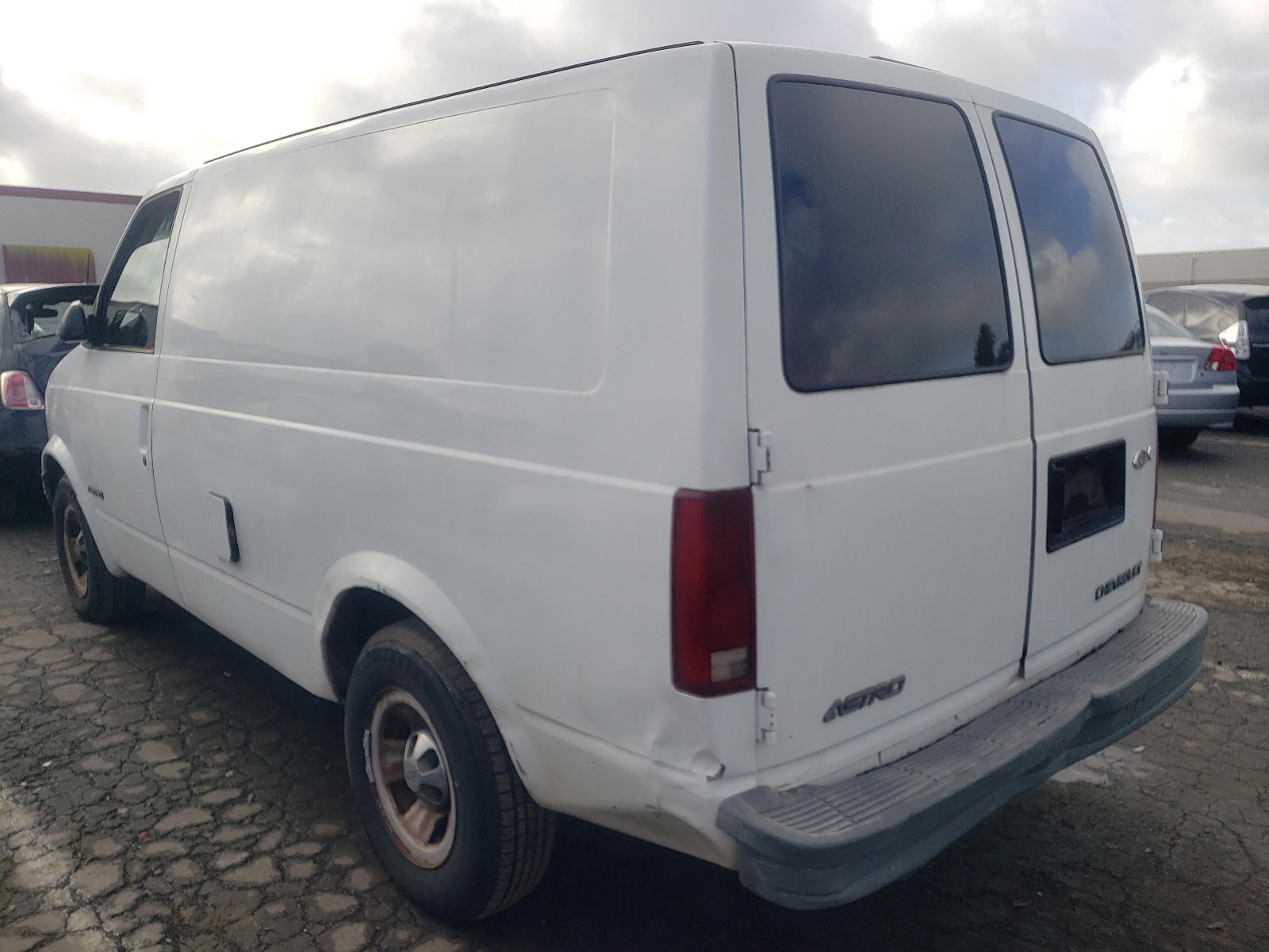 Photo 3 from auction – 2001 CHEVROLET ASTRO with VIN 1GCDM19W91B100512