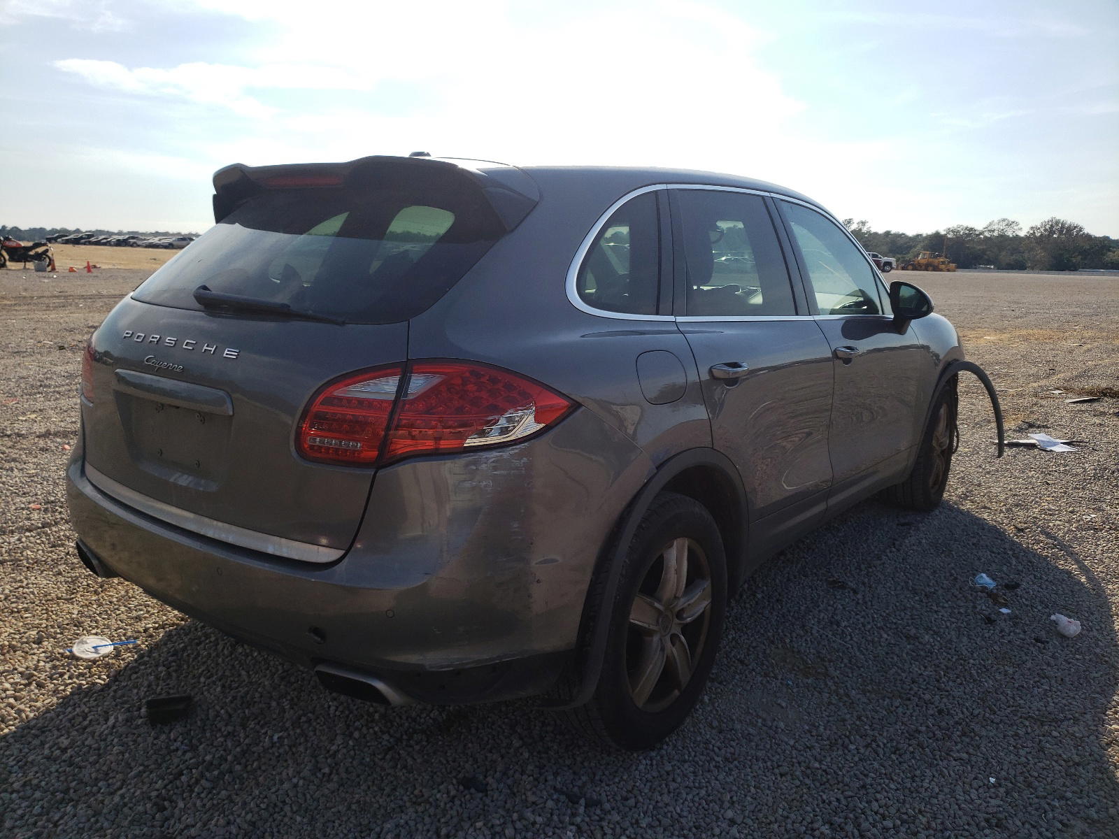 Photo 4 from auction – 2013 PORSCHE CAYENNE with VIN WP1AA2A23DLA03877