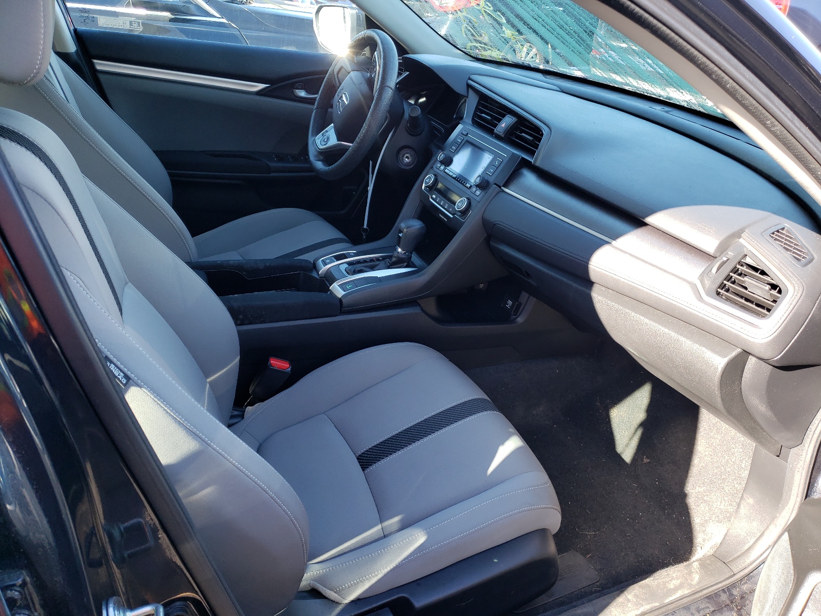 Photo 5 from auction – 2018 HONDA CIVIC LX with VIN 2HGFC2F5XJH579836
