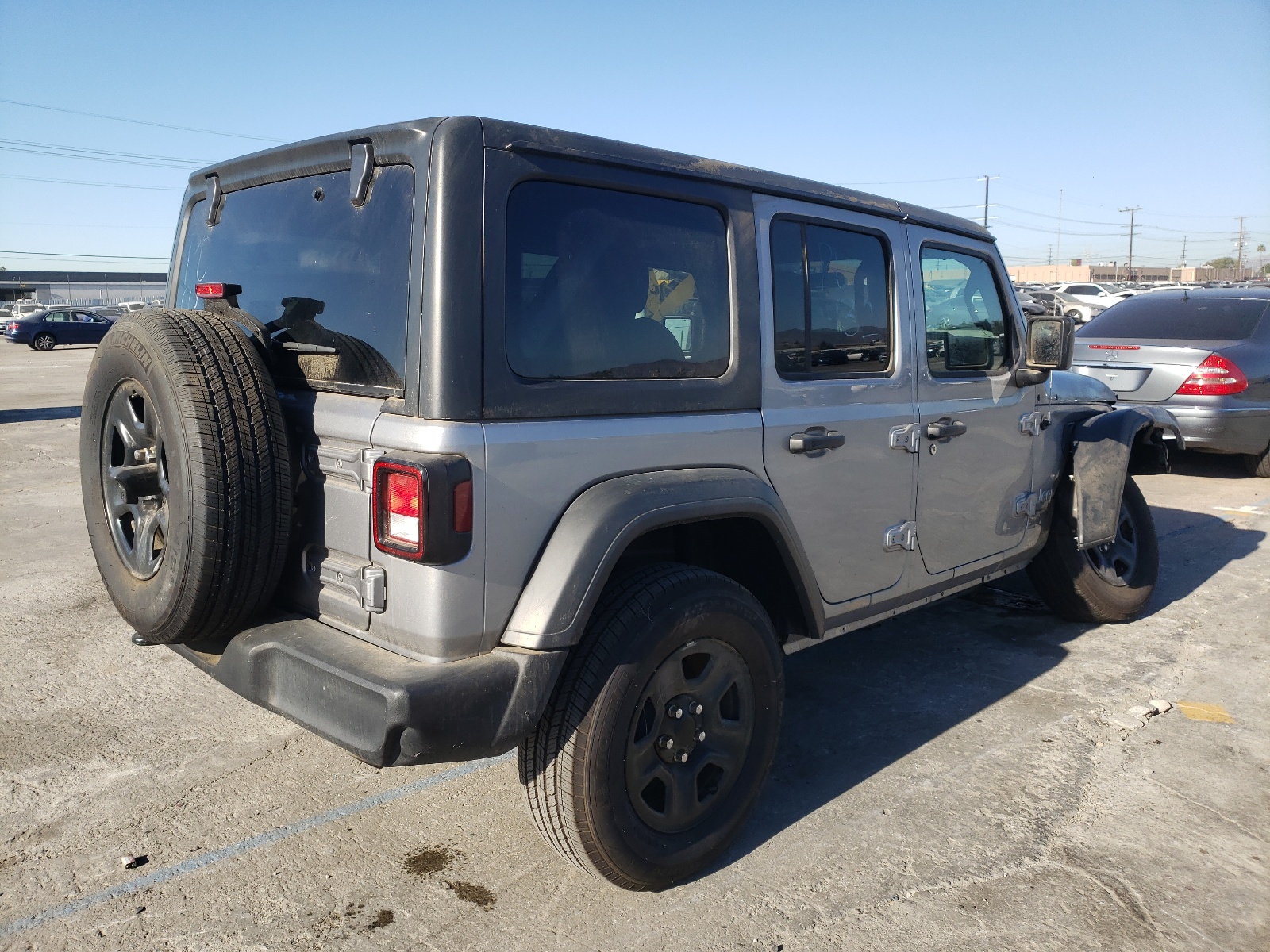 Photo 4 from auction – 2018 JEEP WRANGLER U with VIN 1C4HJXDN0JW198950