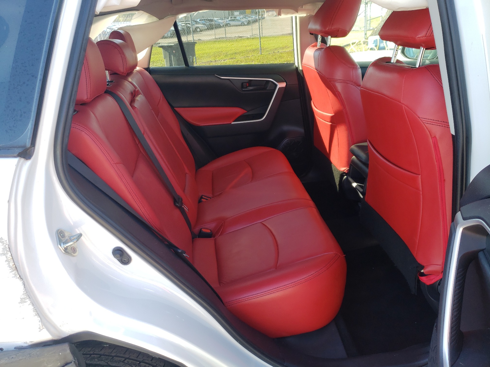 Photo 6 from auction – 2019 TOYOTA RAV4 LE with VIN 2T3H1RFV3KW017932