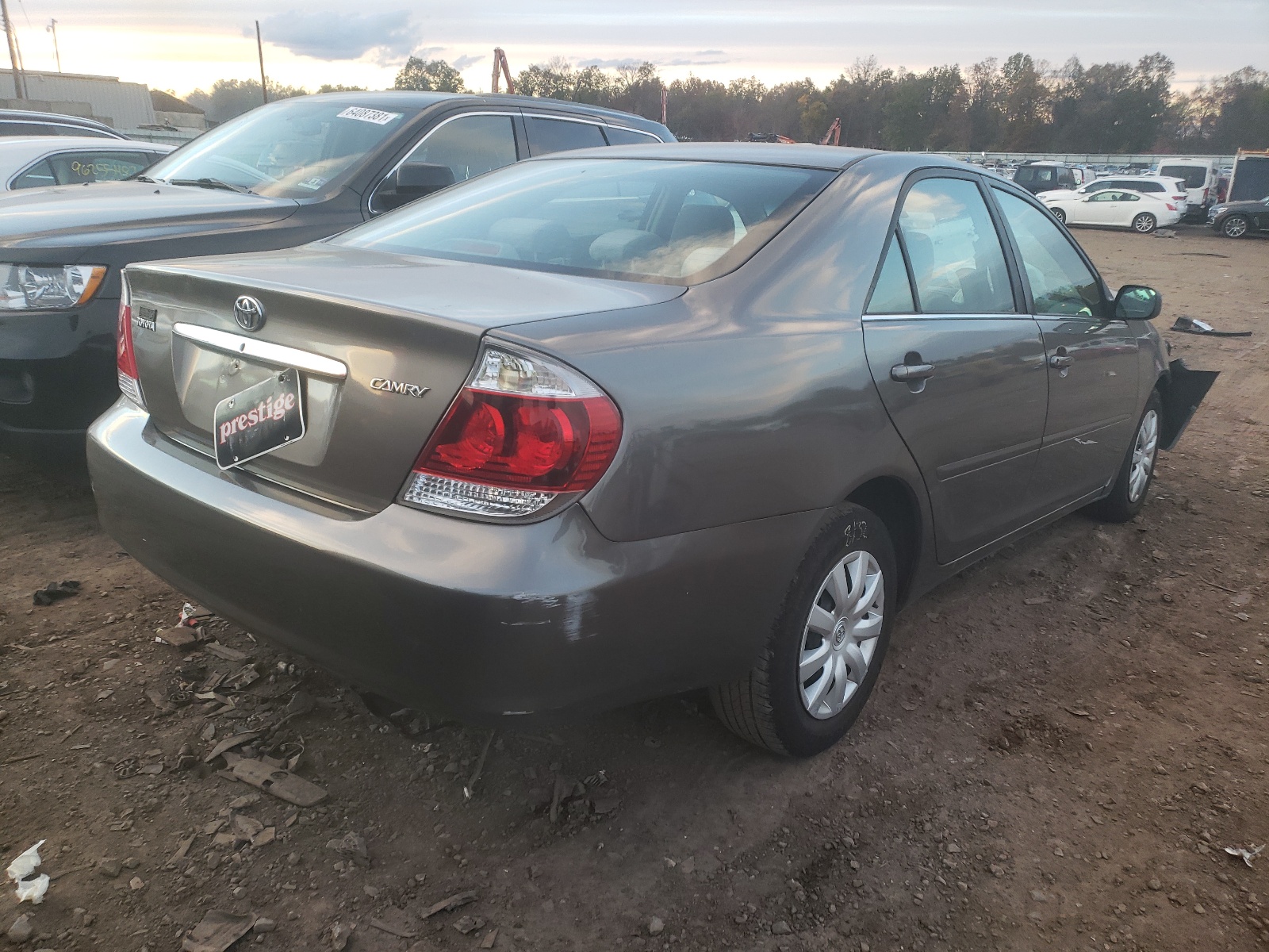 Photo 4 from auction – 2005 TOYOTA CAMRY LE with VIN 4T1BE32K85U630144