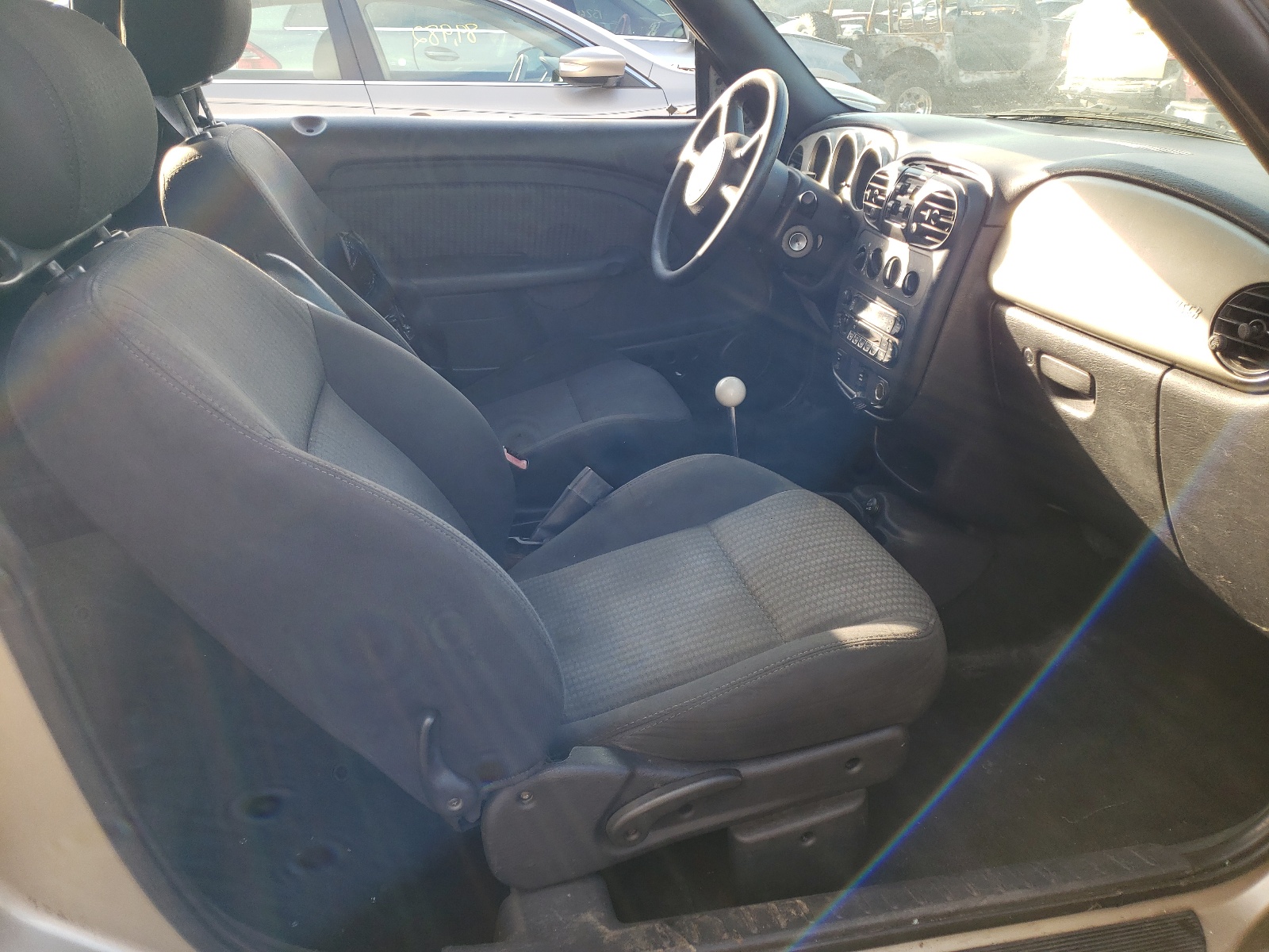 Photo 5 from auction – 2005 CHRYSLER PT CRUISER with VIN 3C3EY45X15T338923