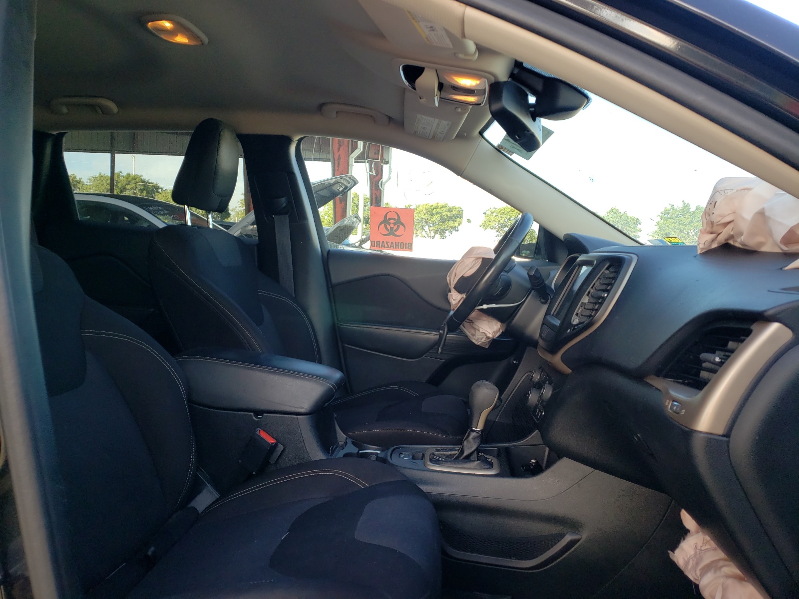 Photo 5 from auction – 2015 JEEP CHEROKEE L with VIN 1C4PJLCB7FW670404