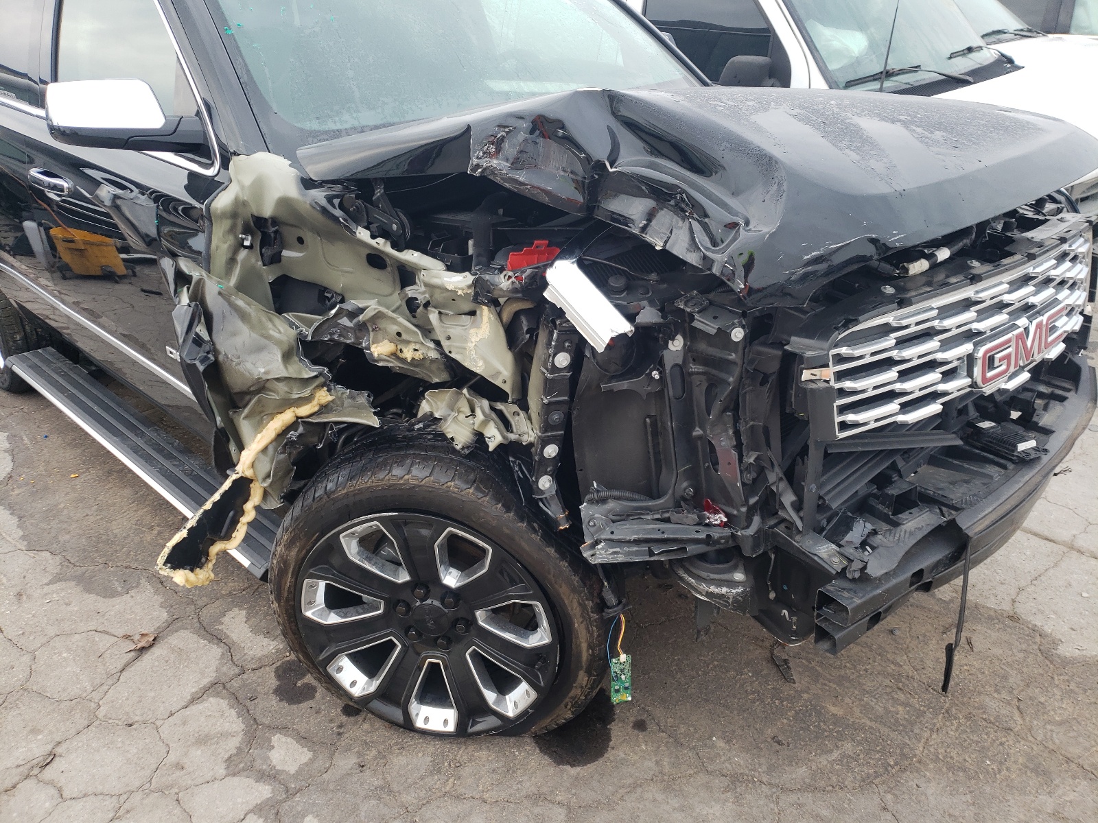 Photo 9 from auction – 2018 GMC YUKON DENA with VIN 1GKS2CKJ2JR327155