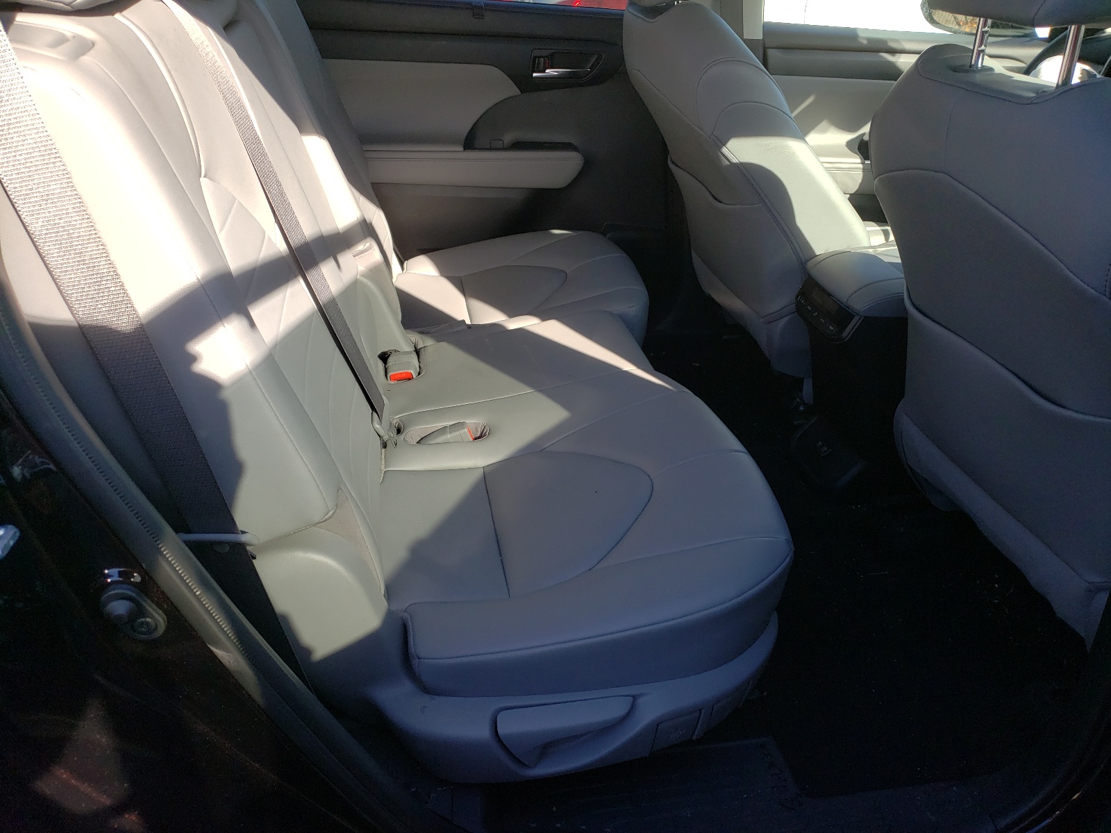 Photo 6 from auction – 2020 TOYOTA HIGHLANDER with VIN 5TDGZRBH7LS031260