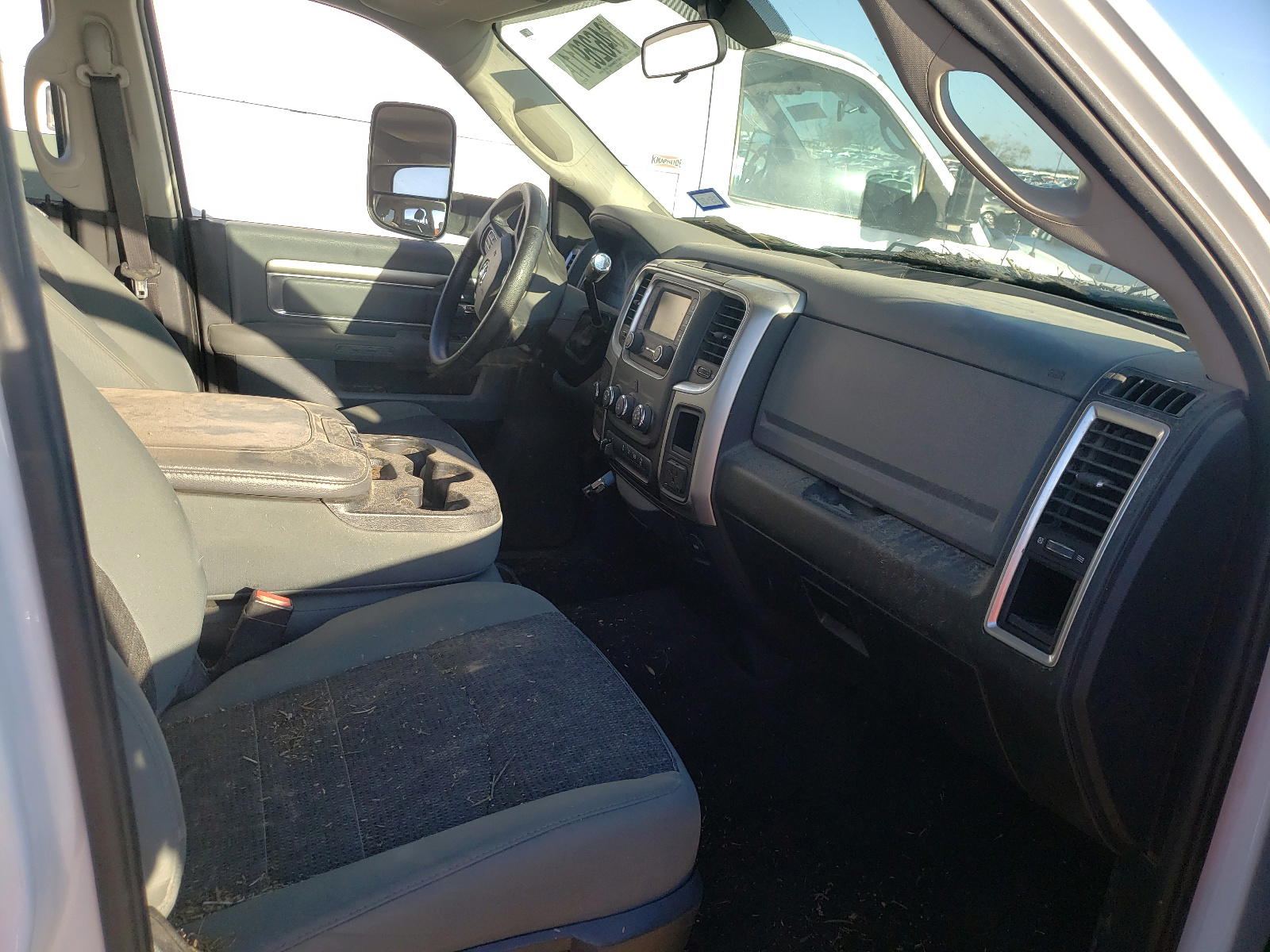 Photo 5 from auction – 2017 RAM 2500 SLT with VIN 3C6UR5DL2HG607279