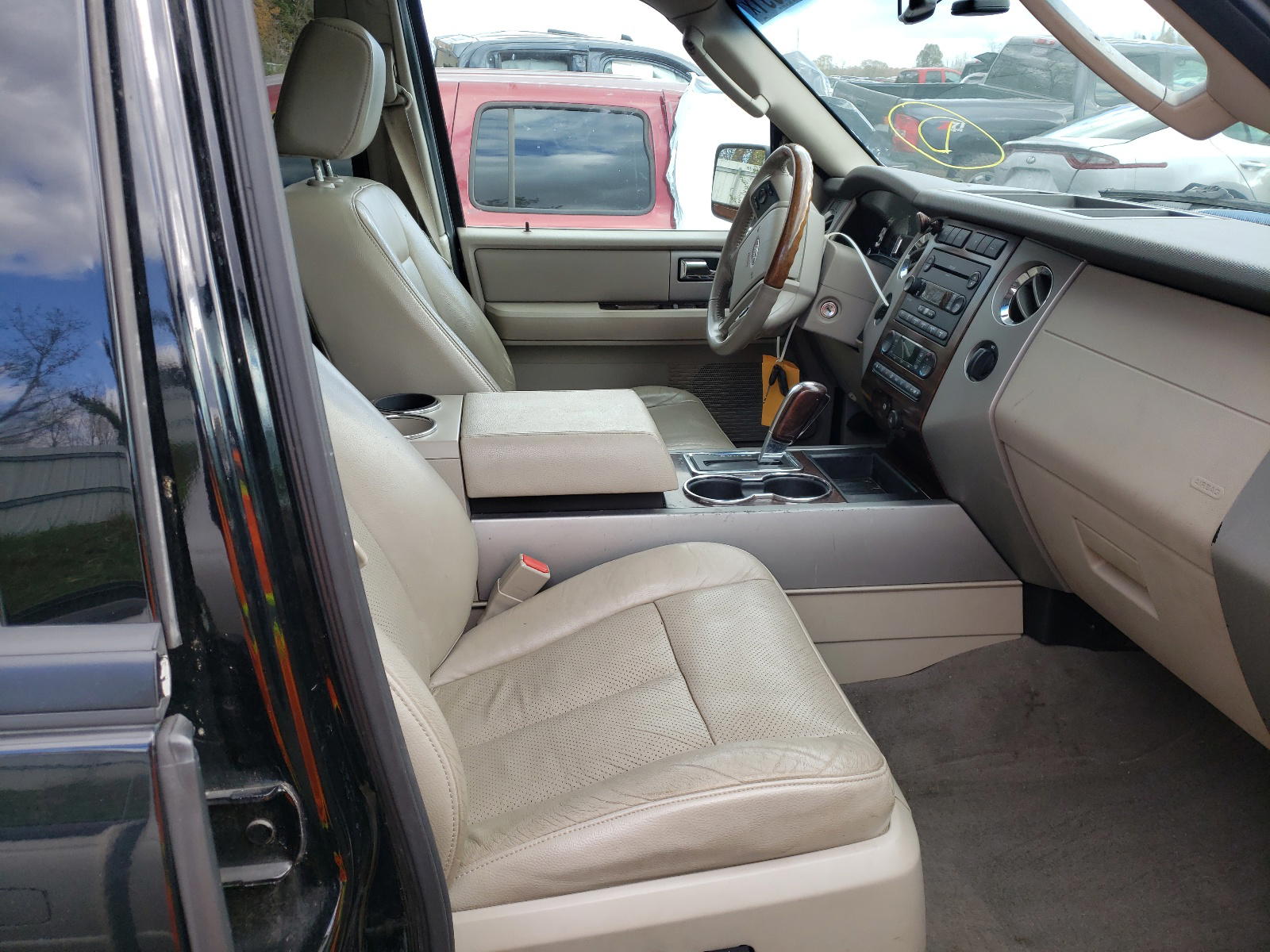 Photo 5 from auction – 2007 FORD EXPEDITION with VIN 1FMFU20537LA60557