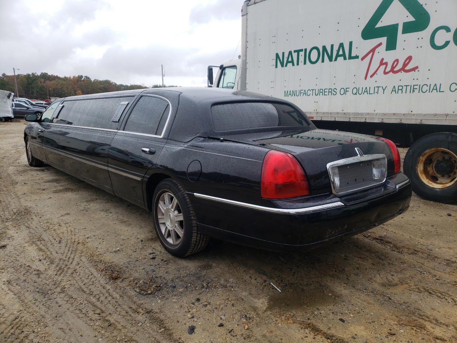 Photo 3 from auction – 2008 LINCOLN TOWN CAR E with VIN 2L1FM88W08X649782