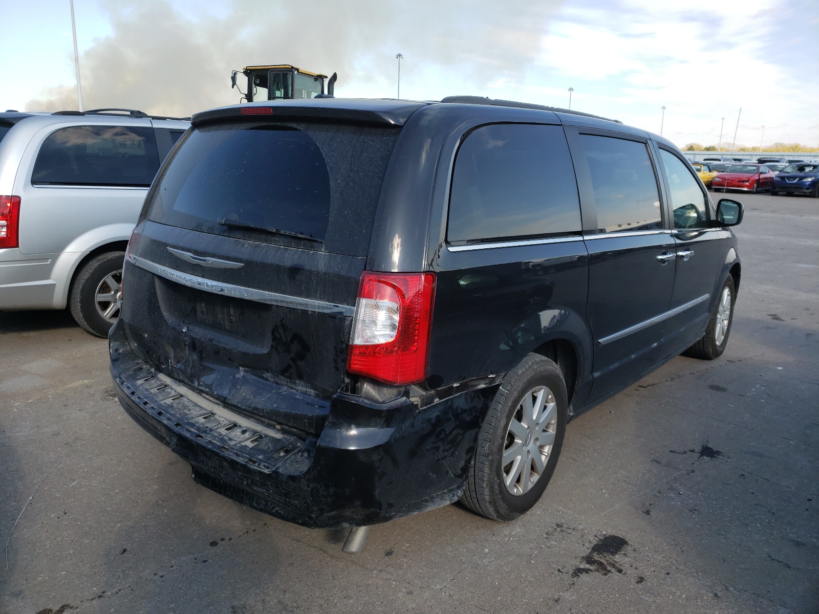 Photo 4 from auction – 2015 CHRYSLER TOWN AND C with VIN 2C4RC1BG3FR665214