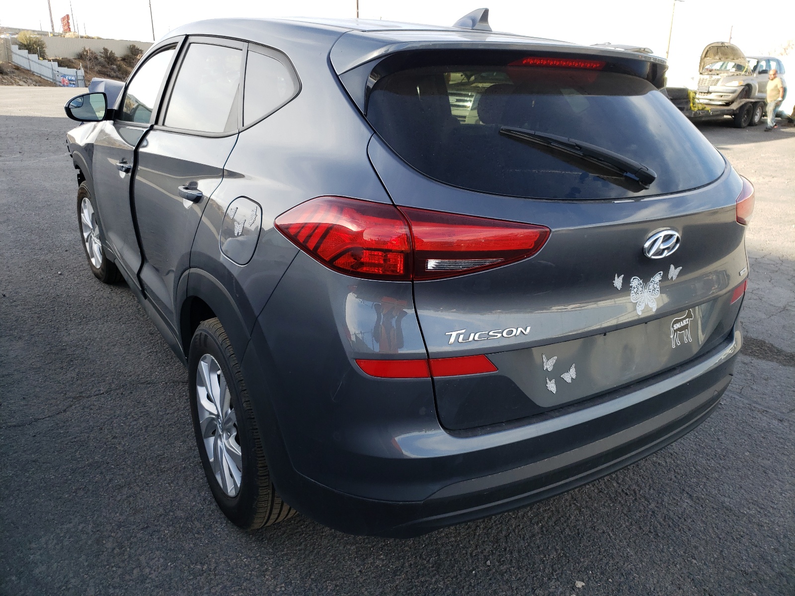 Photo 3 from auction – 2019 HYUNDAI TUCSON SE with VIN KM8J2CA40KU901216