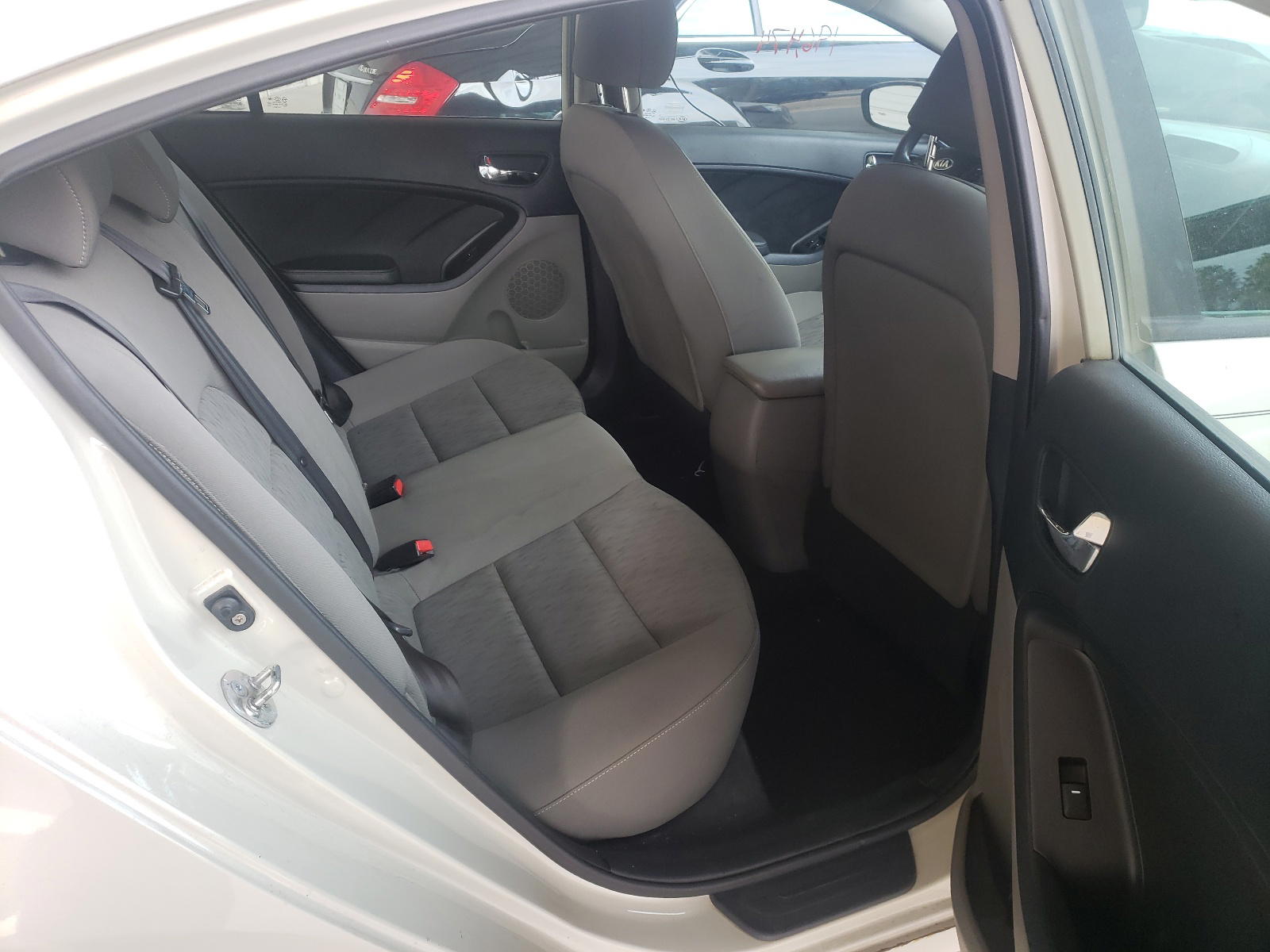 Photo 6 from auction – 2015 KIA FORTE LX with VIN KNAFK4A68F5409547
