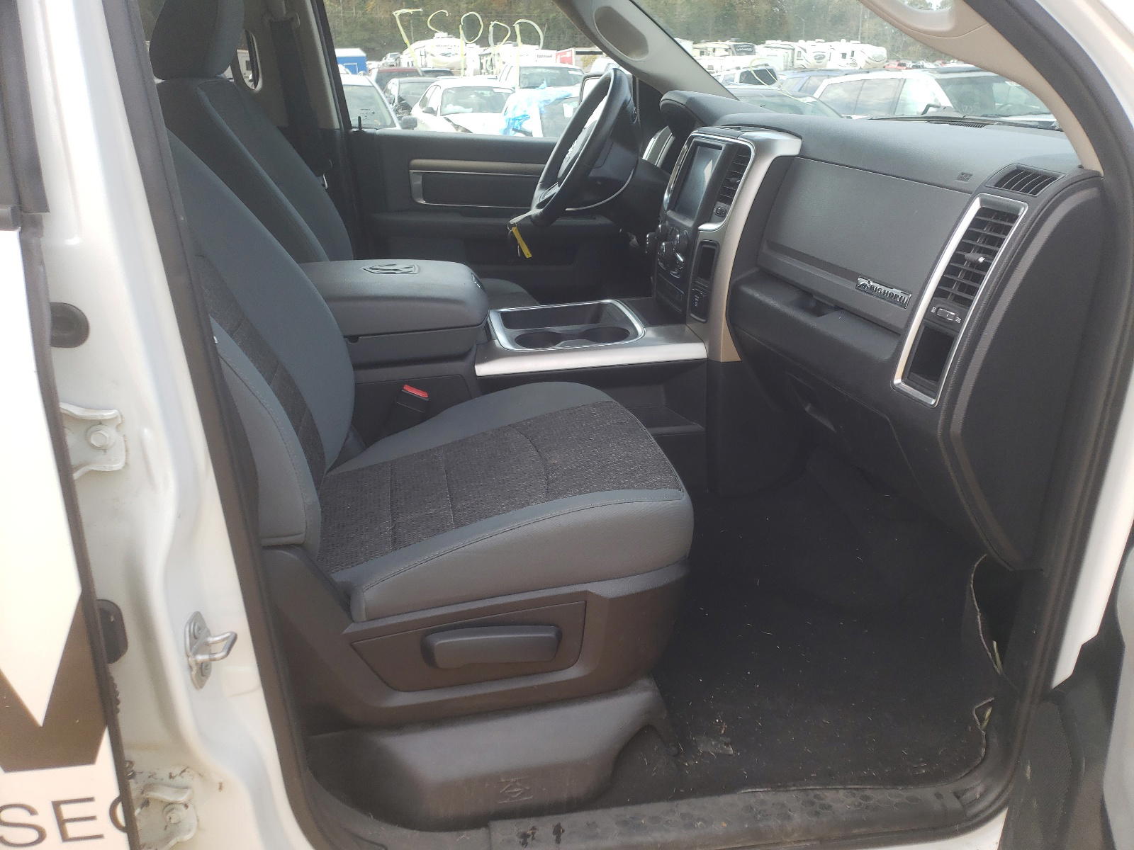 Photo 5 from auction – 2017 RAM 1500 SLT with VIN 1C6RR6GG2HS639345
