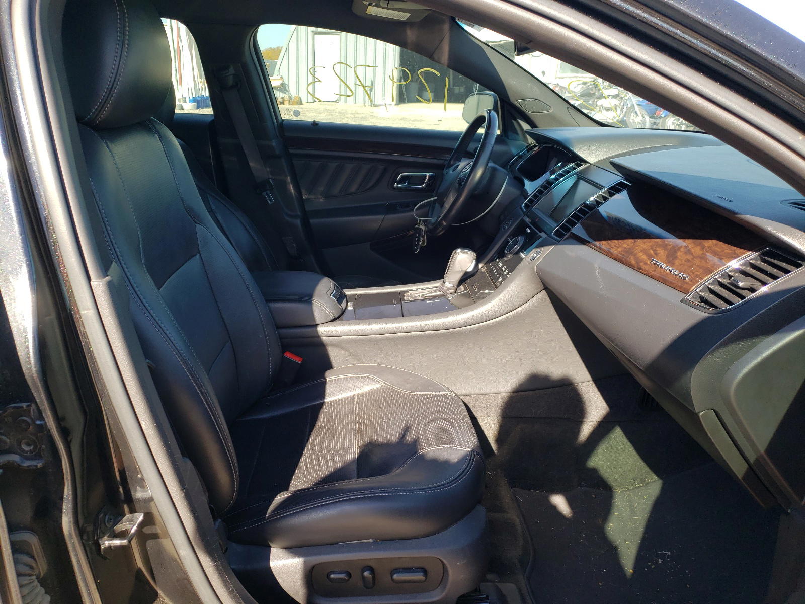Photo 5 from auction – 2013 FORD TAURUS LIM with VIN 1FAHP2F86DG226845