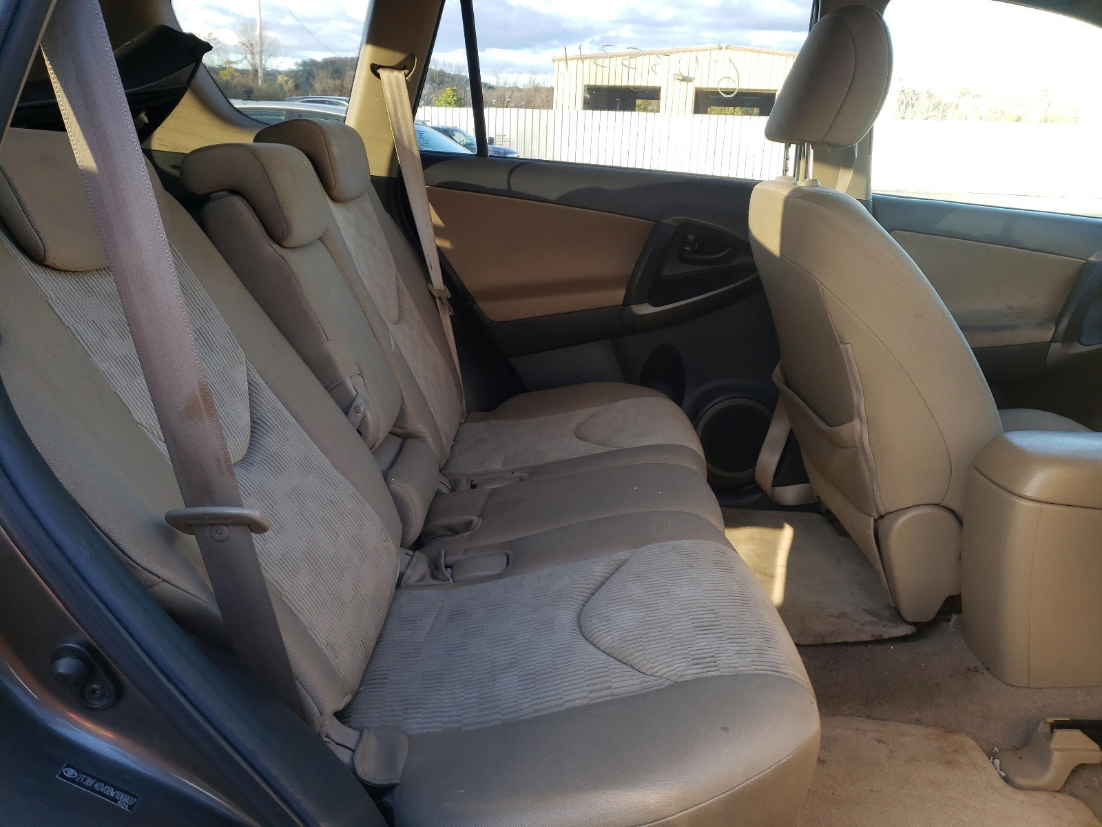 Photo 6 from auction – 2011 TOYOTA RAV4 with VIN 2T3BF4DV0BW106807