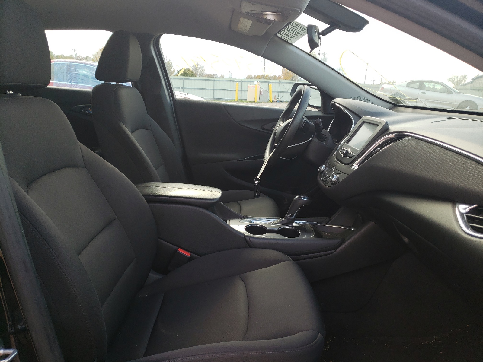 Photo 5 from auction – 2017 CHEVROLET MALIBU LT with VIN 1G1ZE5ST5HF119435