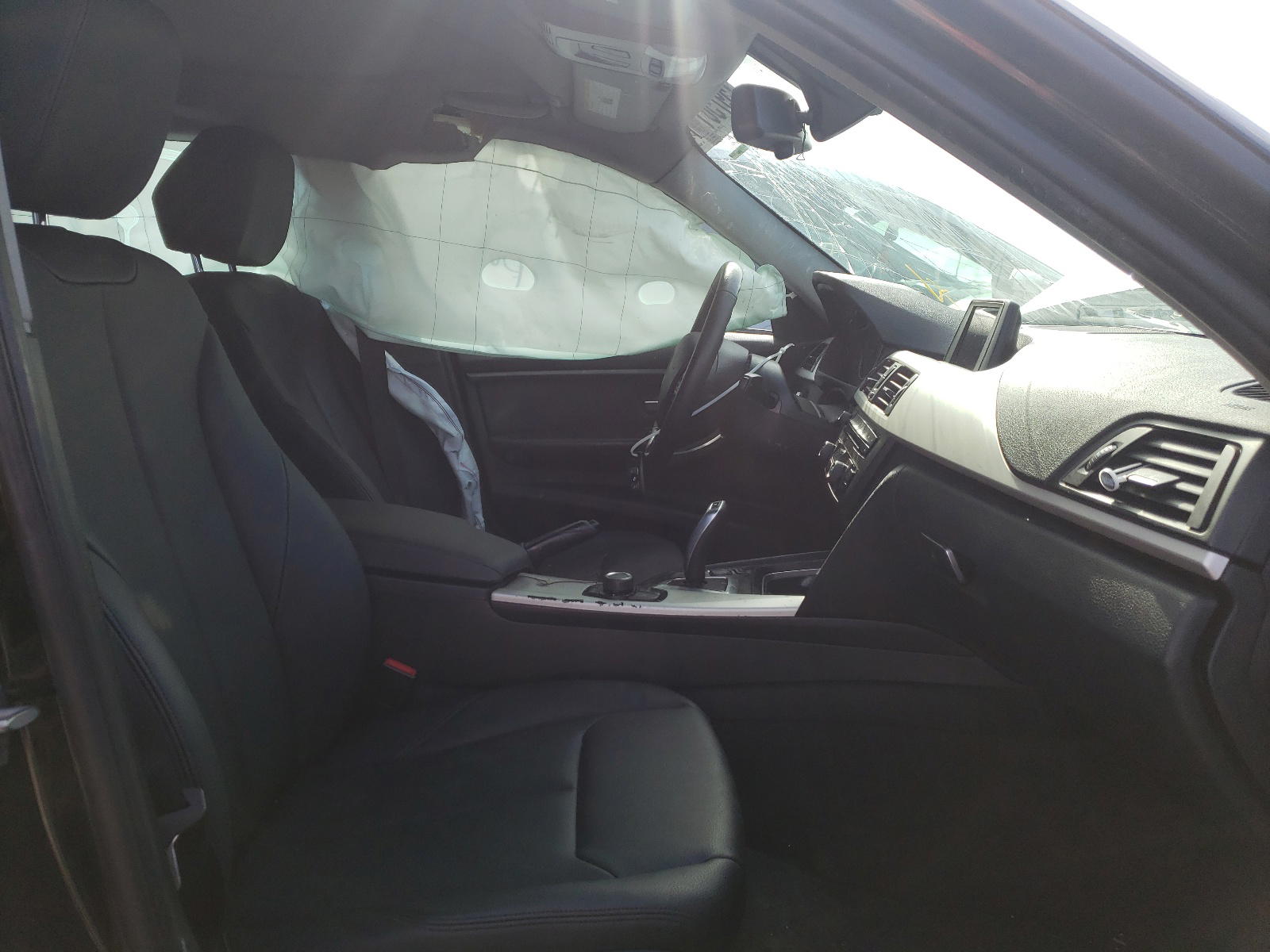 Photo 5 from auction – 2015 BMW 320 with VIN WBA3B1G57FNT03641