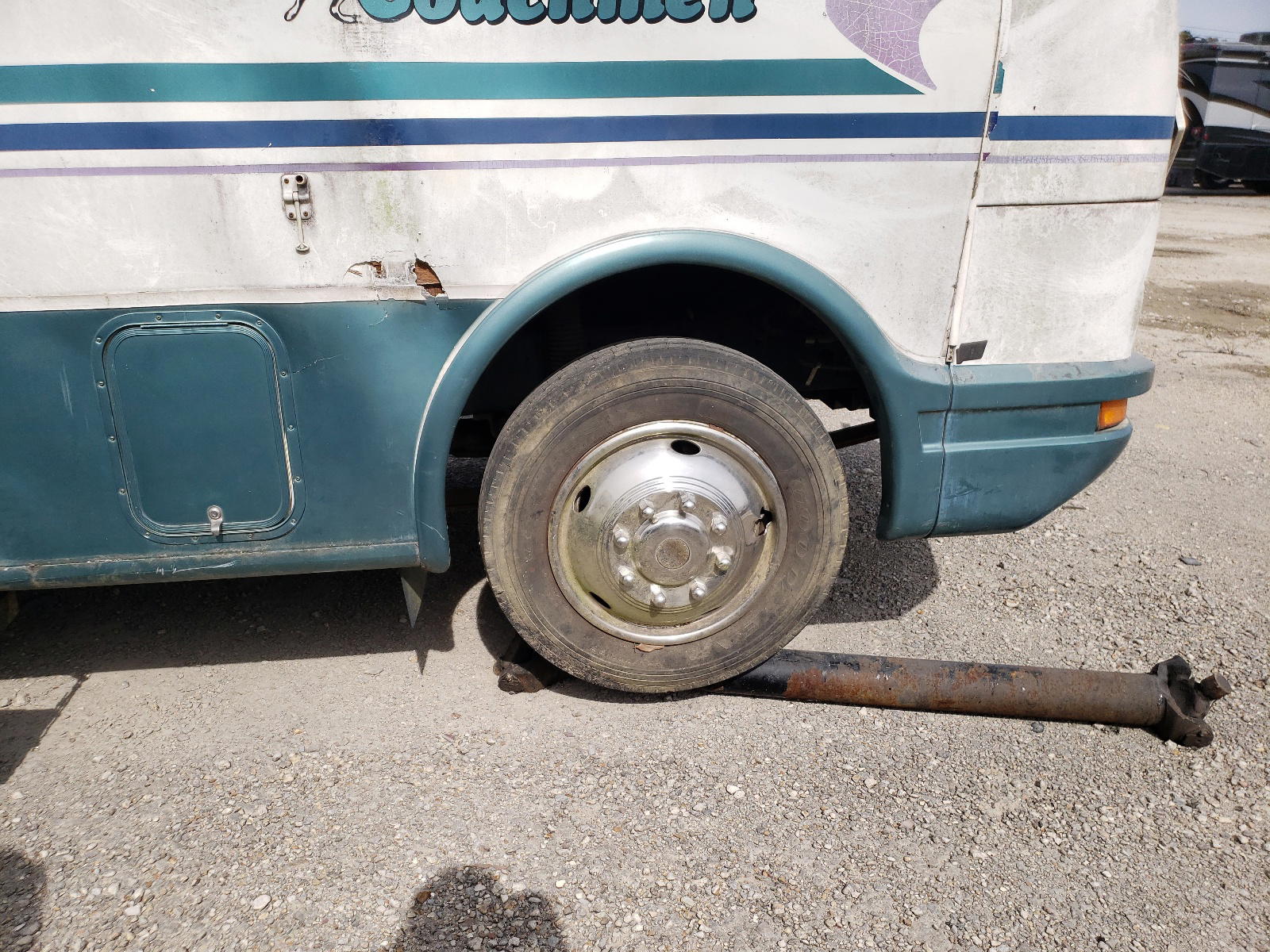 Photo 9 from auction – 1999 FORD F550 SUPER with VIN 3FCLF53S5XJA38015