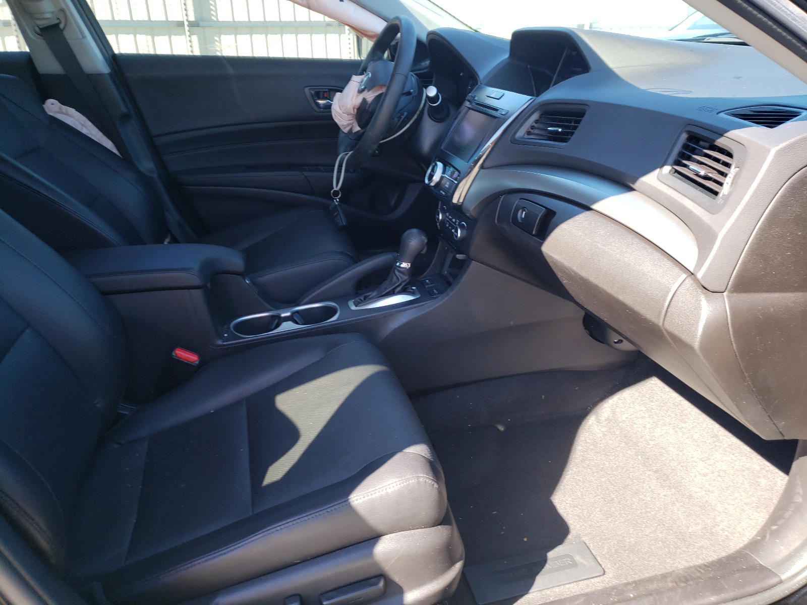 Photo 5 from auction – 2018 ACURA ILX PREMIU with VIN 19UDE2F79JA005116