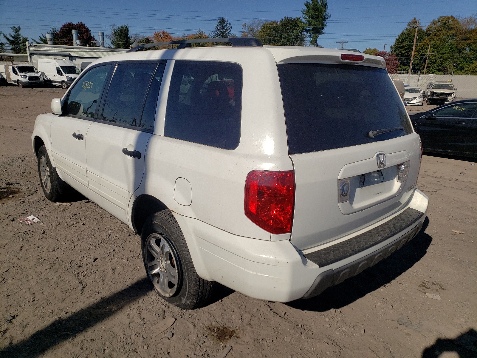 Photo 3 from auction – 2004 HONDA PILOT EXL with VIN 2HKYF18684H564715