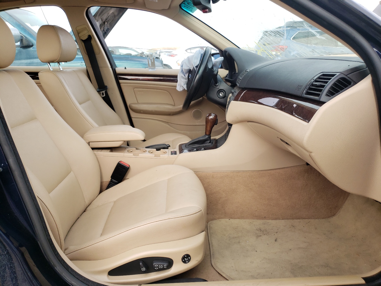 Photo 5 from auction – 2005 BMW 325 XI with VIN WBAEU33415PR19379