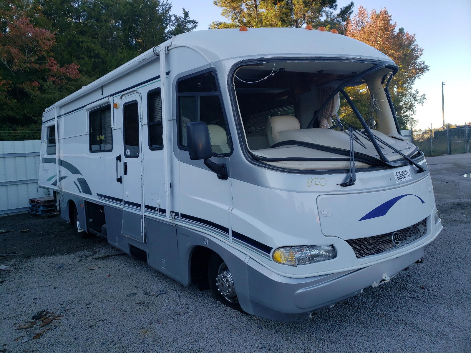 HOLI MOTORHOME 1998 with VIN 3FCMF53G2VJA24960 - Photo from auction