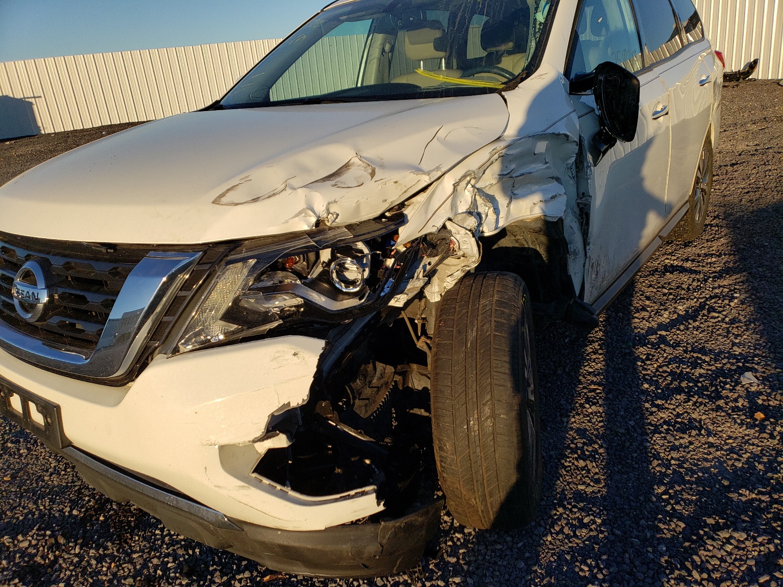 Photo 9 from auction – 2017 NISSAN PATHFINDER with VIN 5N1DR2MM8HC606250