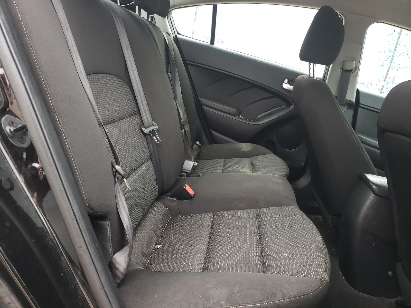 Photo 6 from auction – 2017 KIA FORTE LX with VIN 3KPFK4A7XHE080465