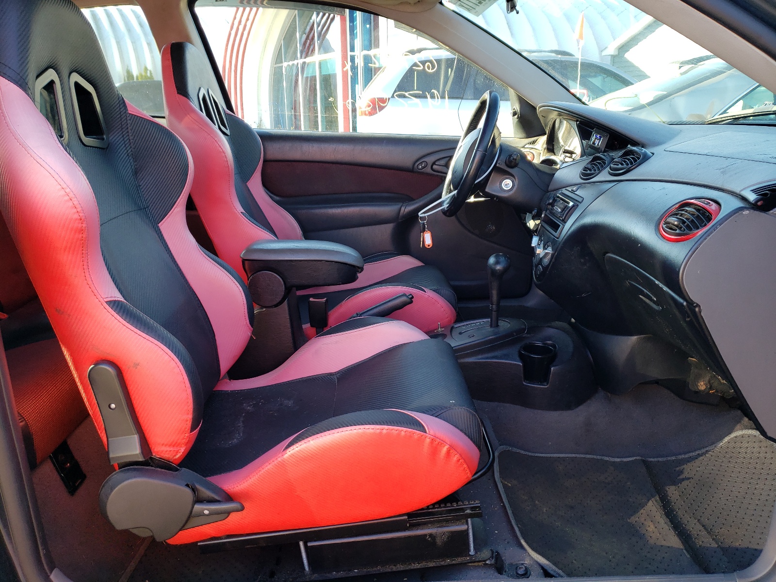 Photo 5 from auction – 2003 FORD FOCUS ZX3 with VIN 3FAFP31303R123453