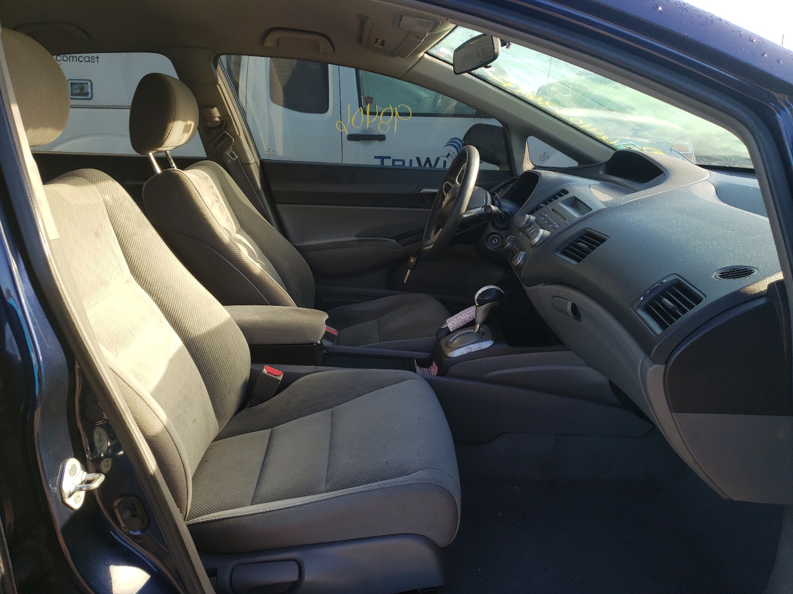 Photo 5 from auction – 2011 HONDA CIVIC LX with VIN 2HGFA1F59BH549289