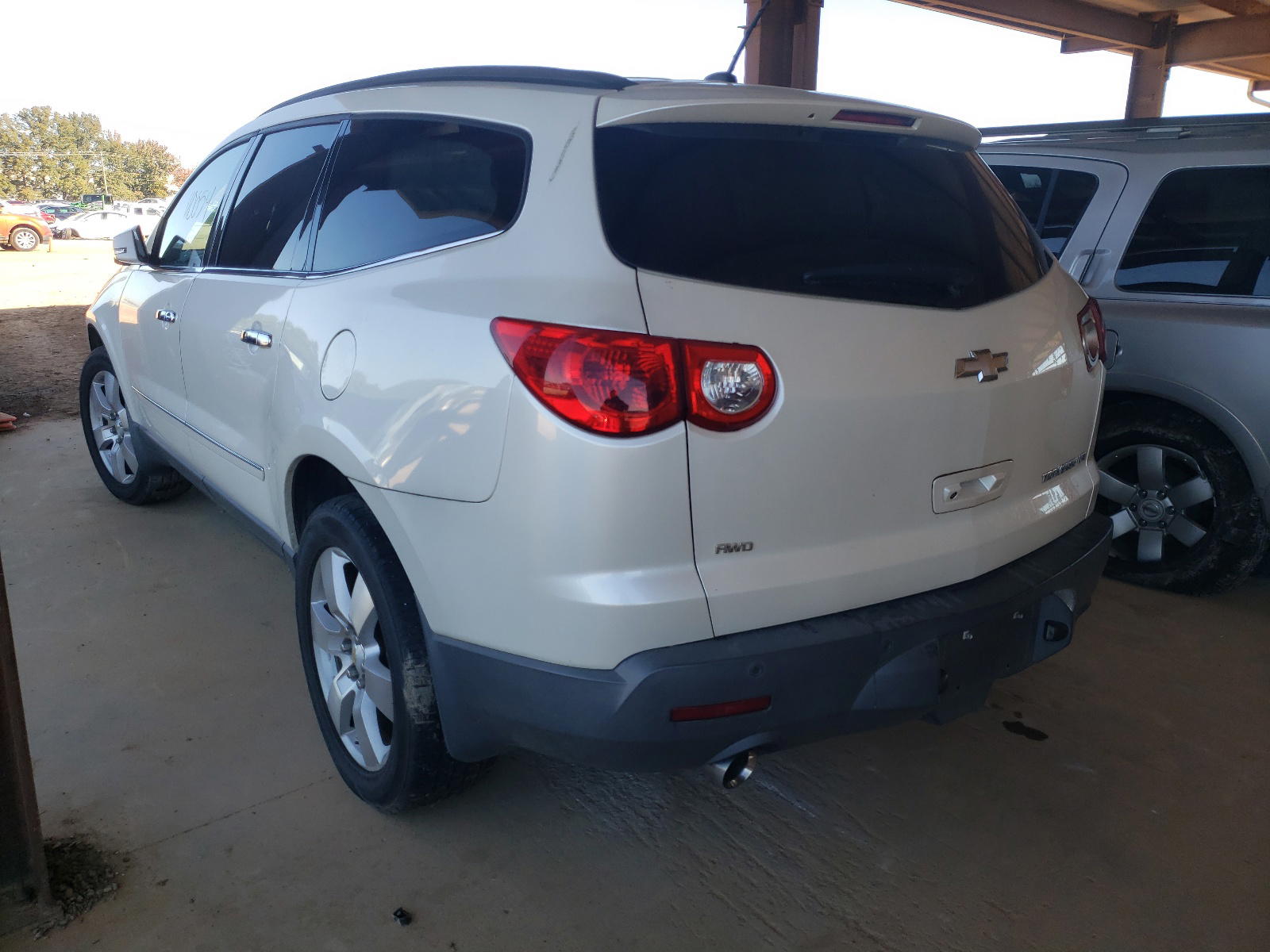 Photo 3 from auction – 2012 CHEVROLET TRAVERSE L with VIN 1GNKVLED3CJ393103