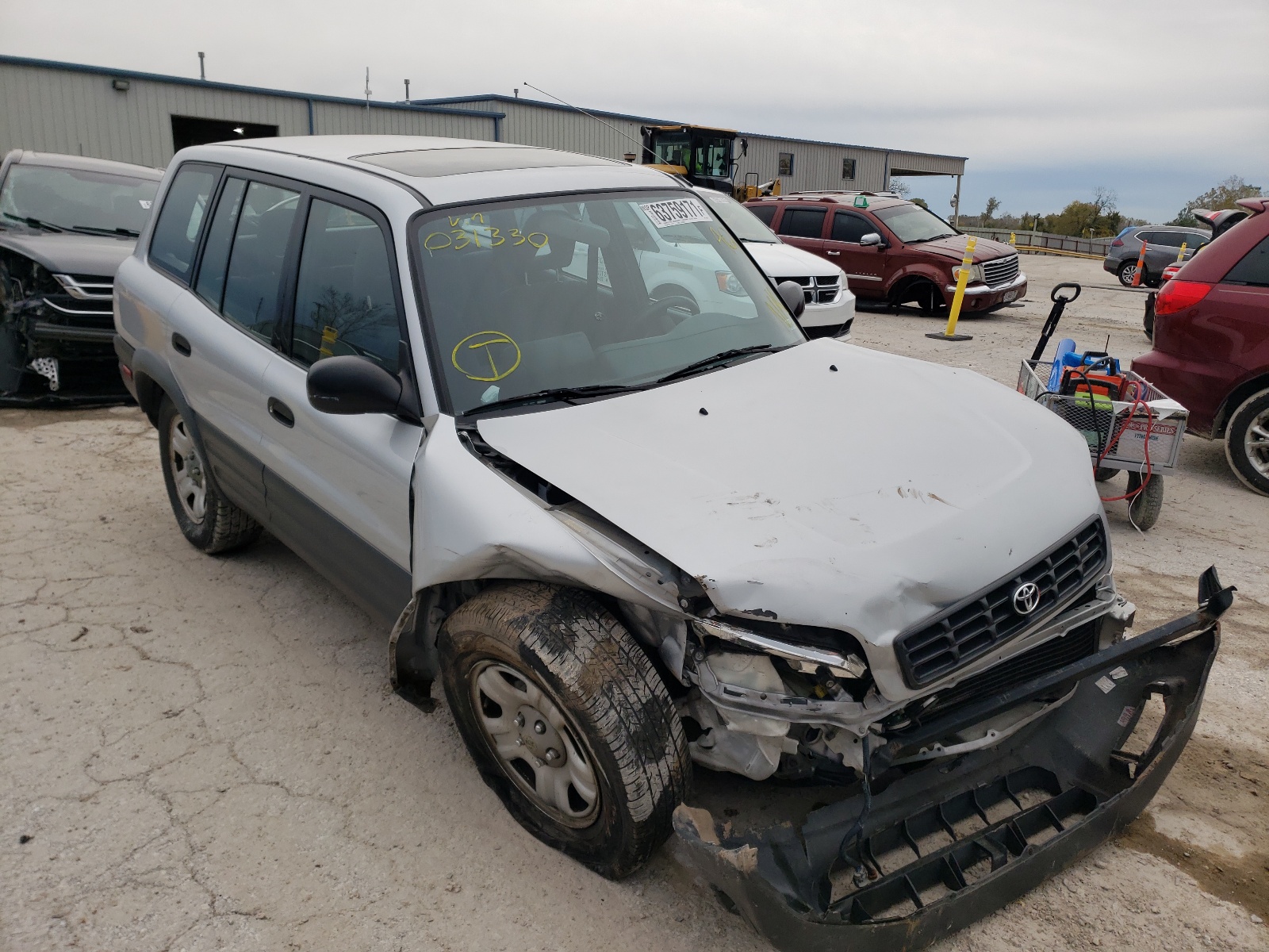 TOYOTA RAV4 1998 with VIN JT3GP10V8W0031330 - Photo from auction