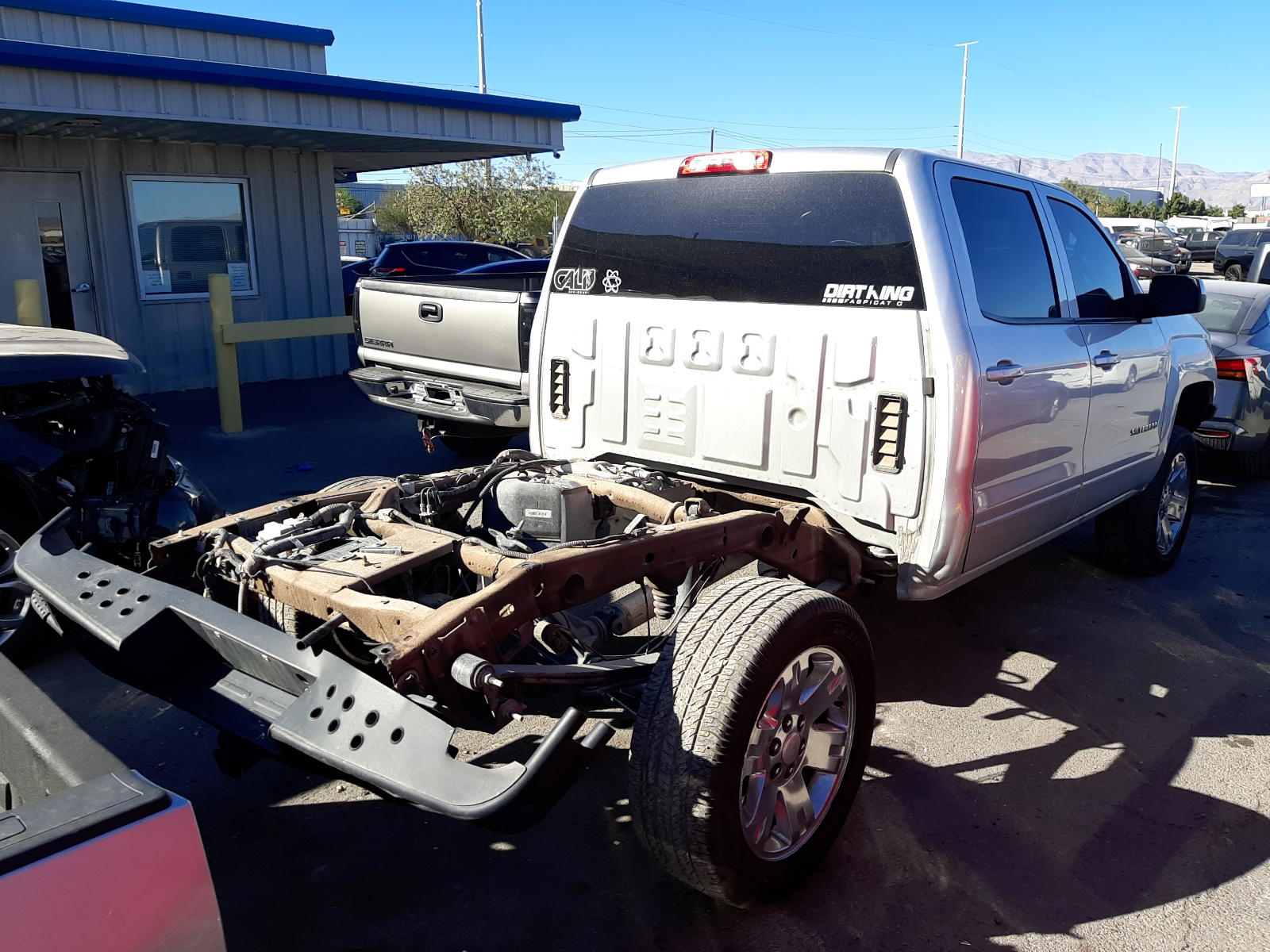 Photo 4 from auction – 2018 CHEVROLET SILVERADO with VIN 3GCUKREC9JG464002
