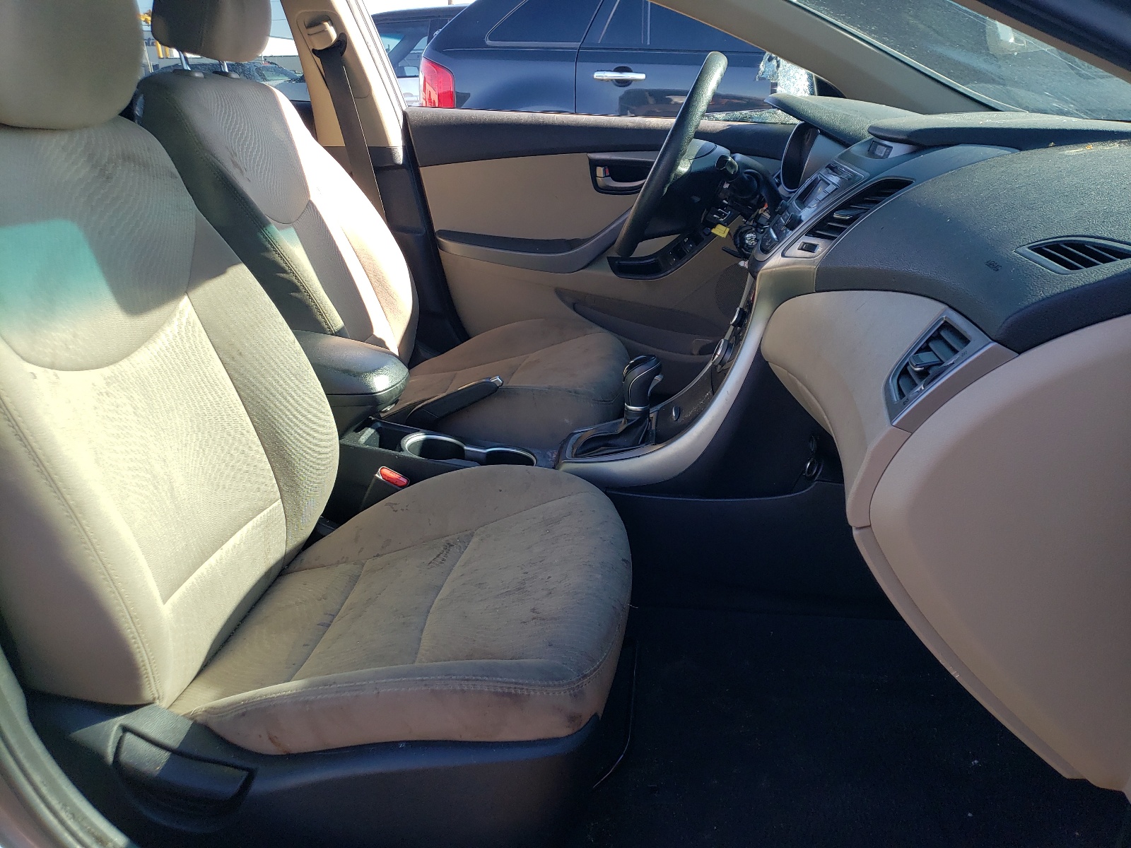 Photo 5 from auction – 2016 HYUNDAI ELANTRA SE with VIN 5NPDH4AE4GH711516