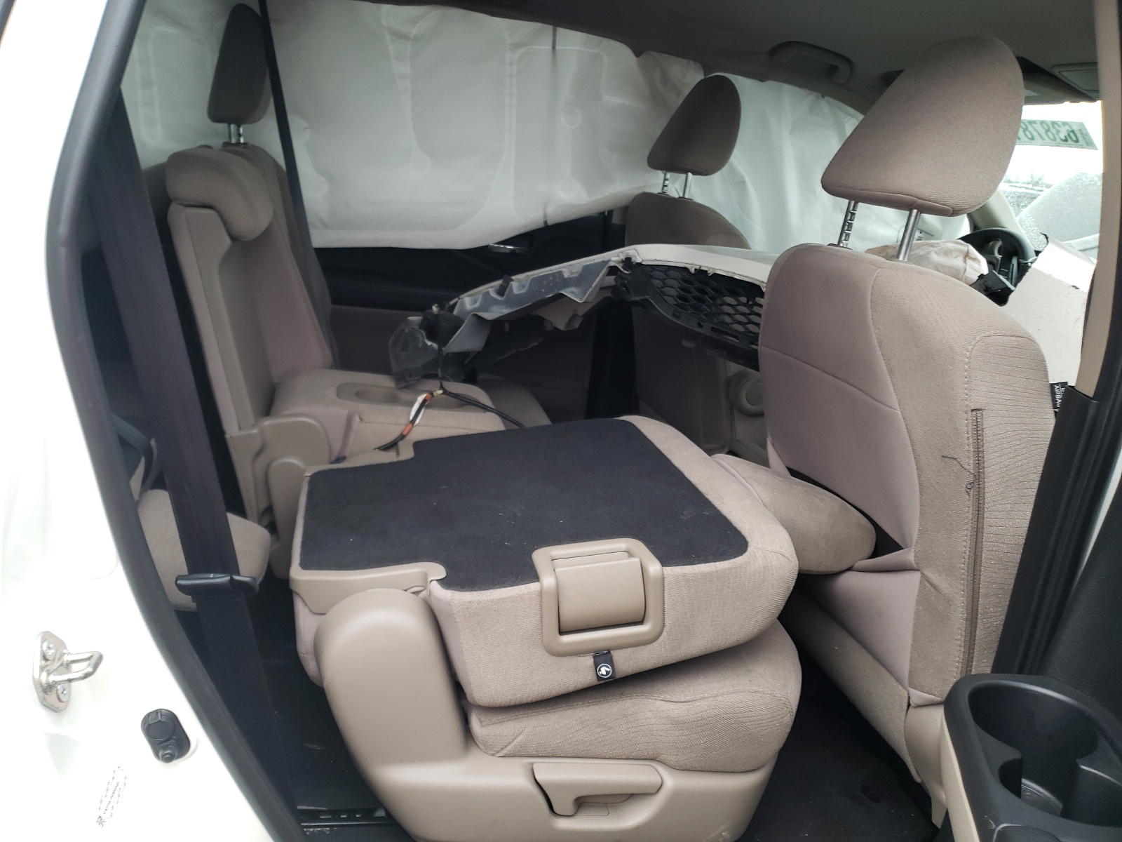 Photo 6 from auction – 2016 HONDA PILOT LX with VIN 5FNYF6H18GB090589